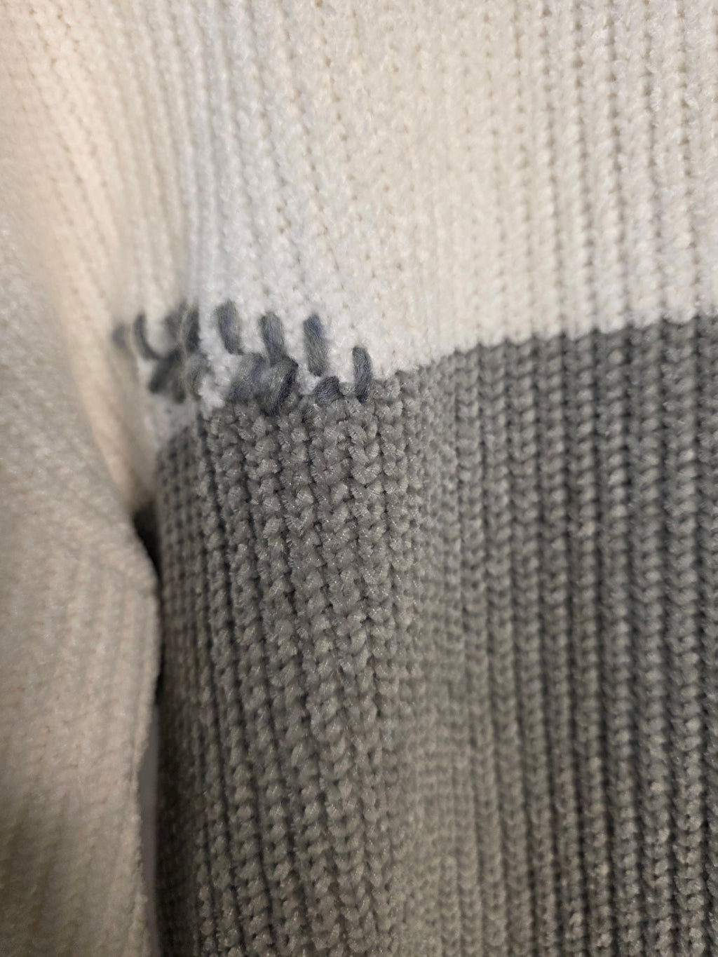 Maglione morbido a blocchi di colore in ciniglia