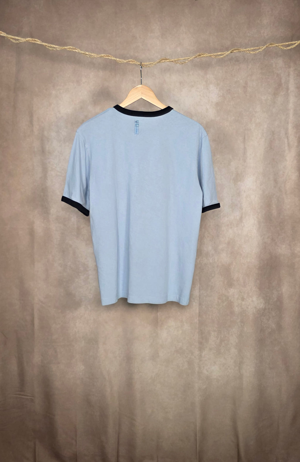T-shirt di cotone azzurra
