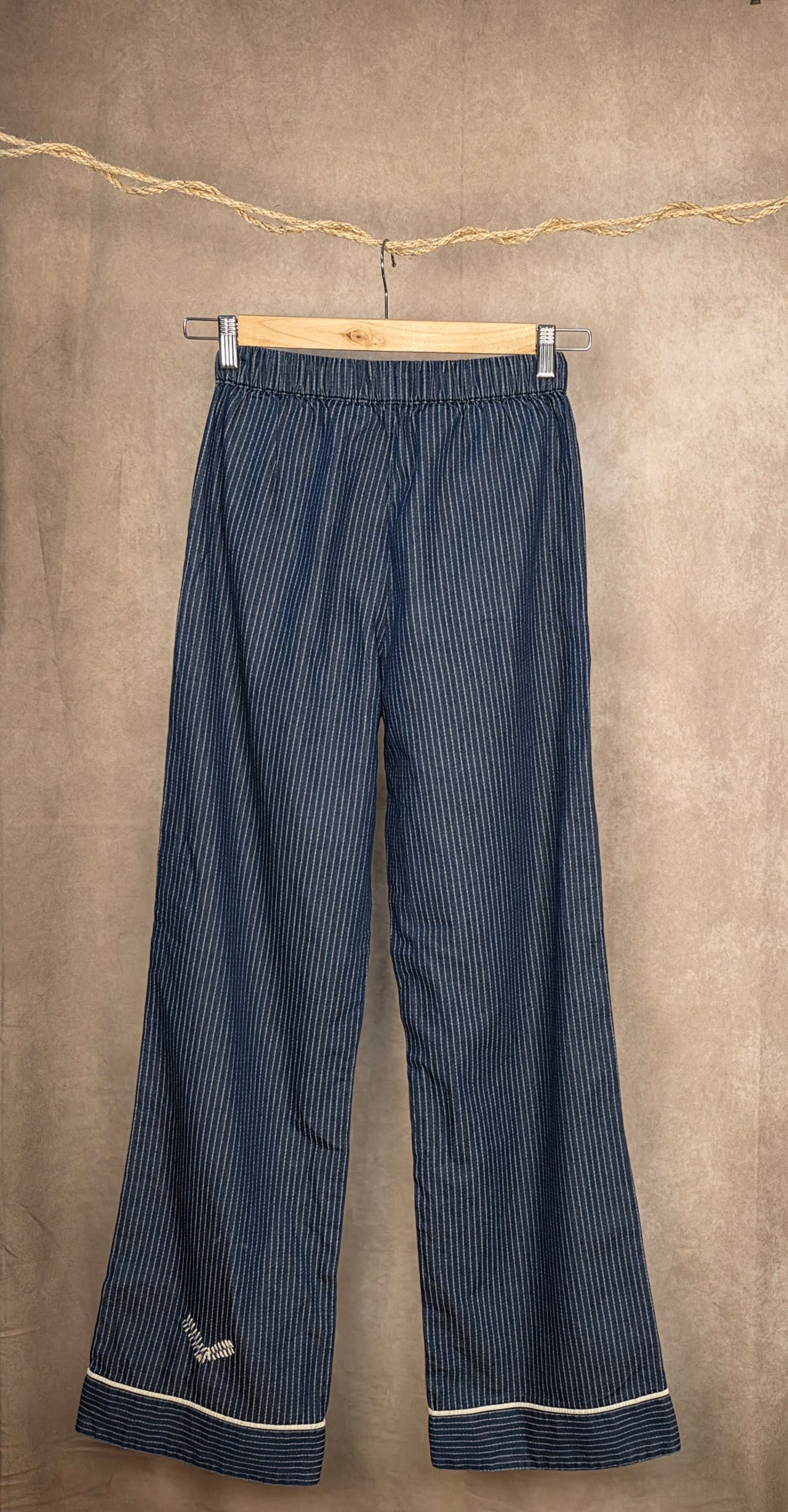Pantaloni ampi a righe con elastico in vita