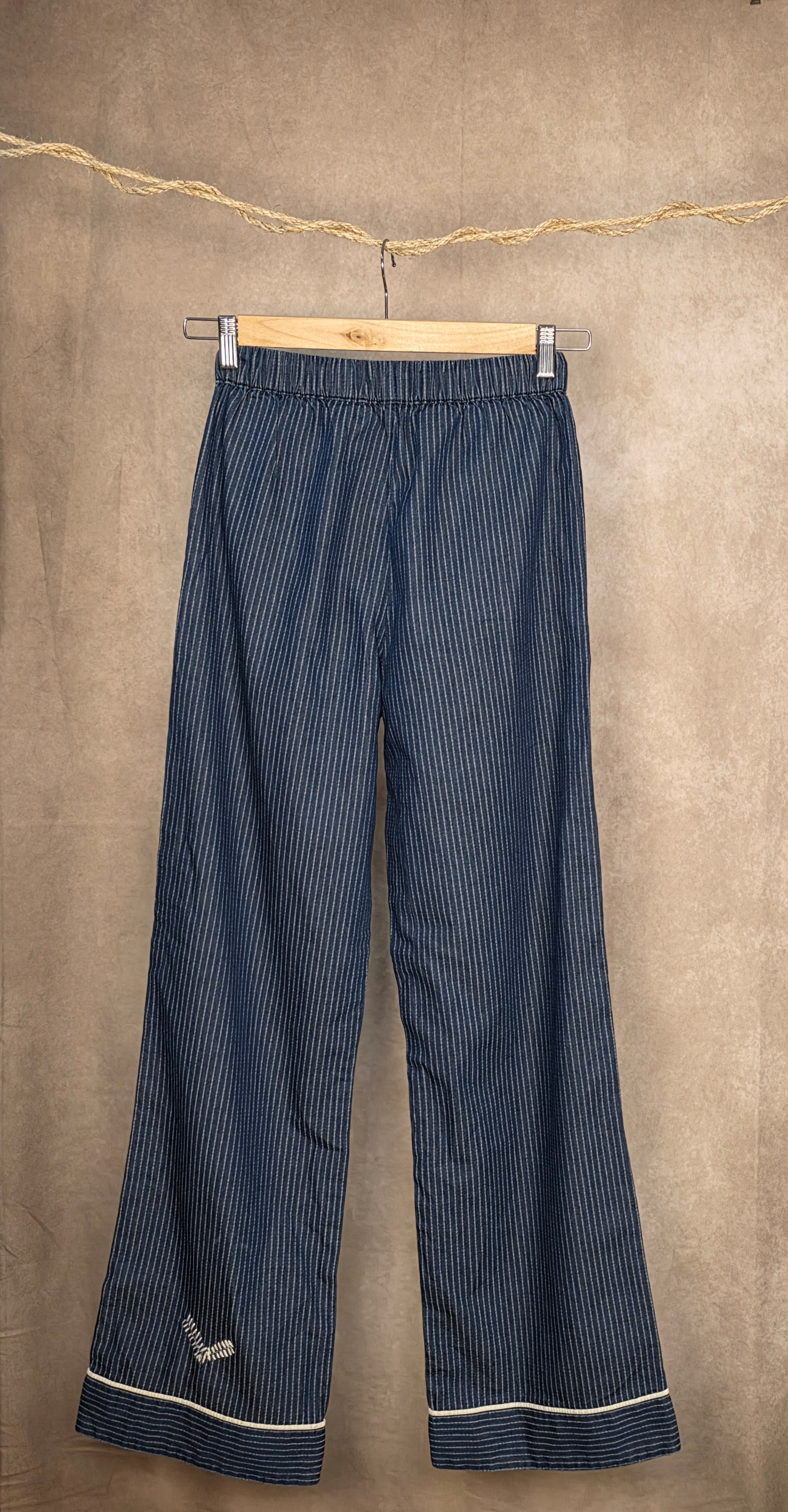 Pantaloni ampi a righe con elastico in vita