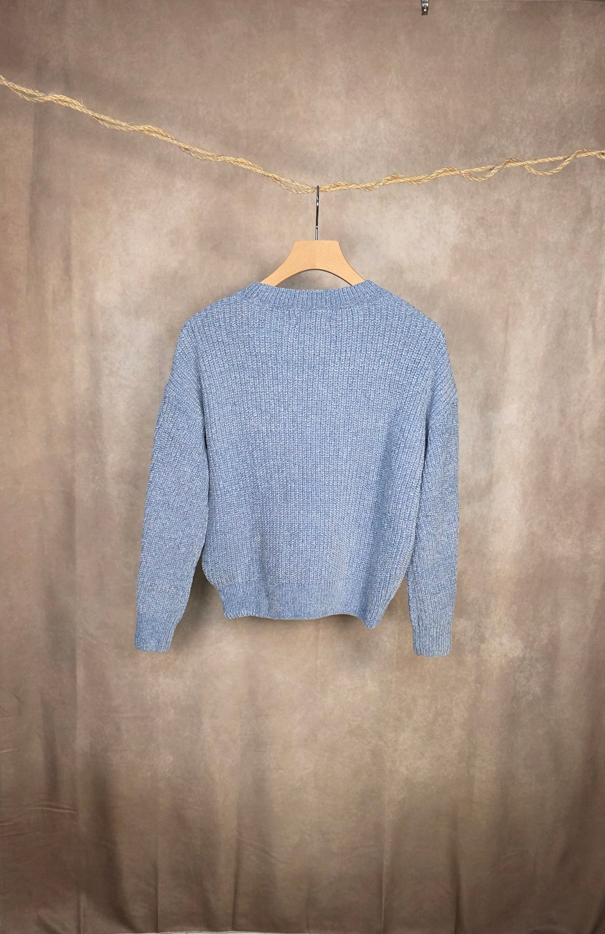 Maglione intrecciato con dettagli traforati