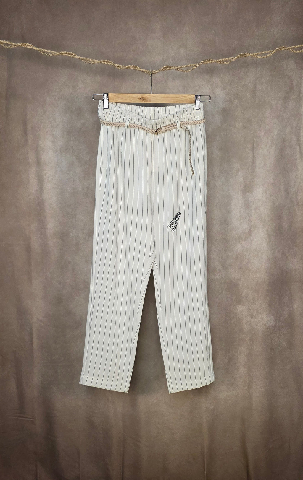 Pantaloni gessati con cinturino