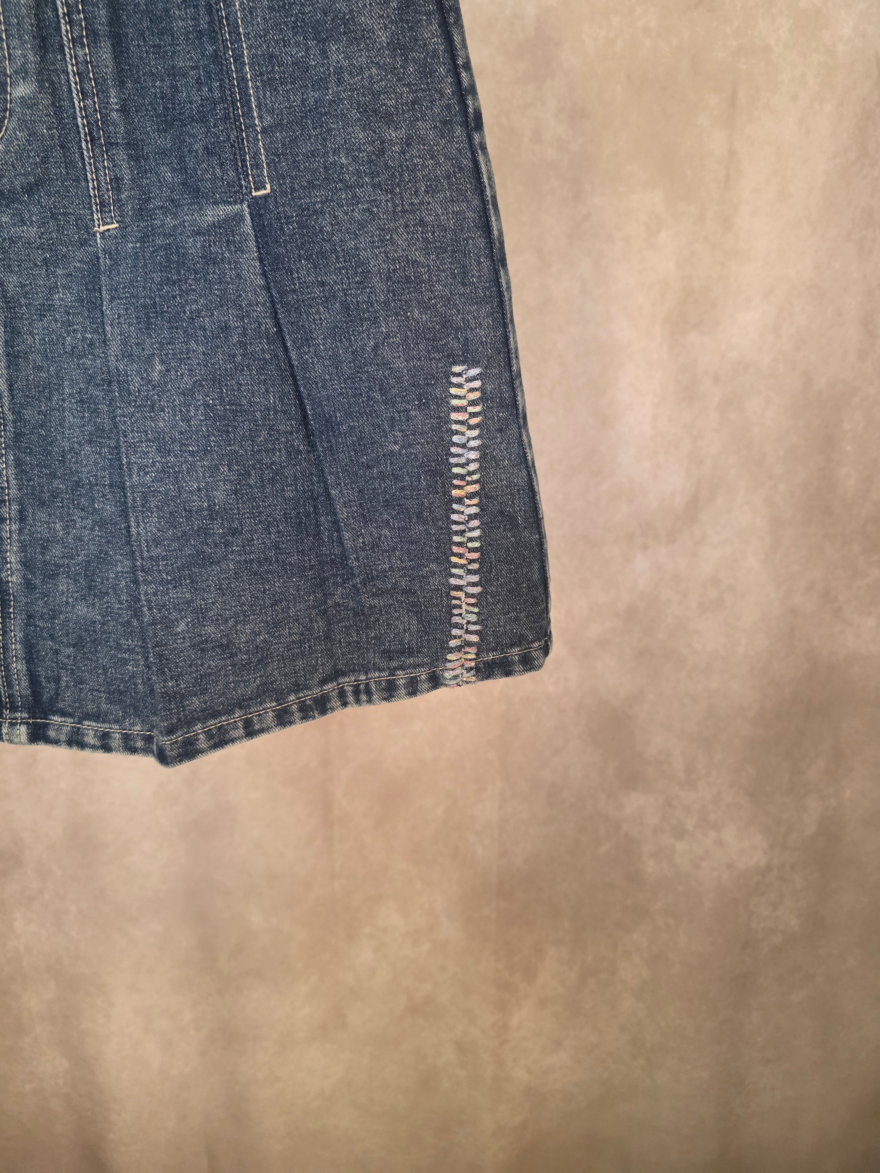 Minigonna a pieghe in denim