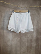 Pantaloncini con bordi in pizzo