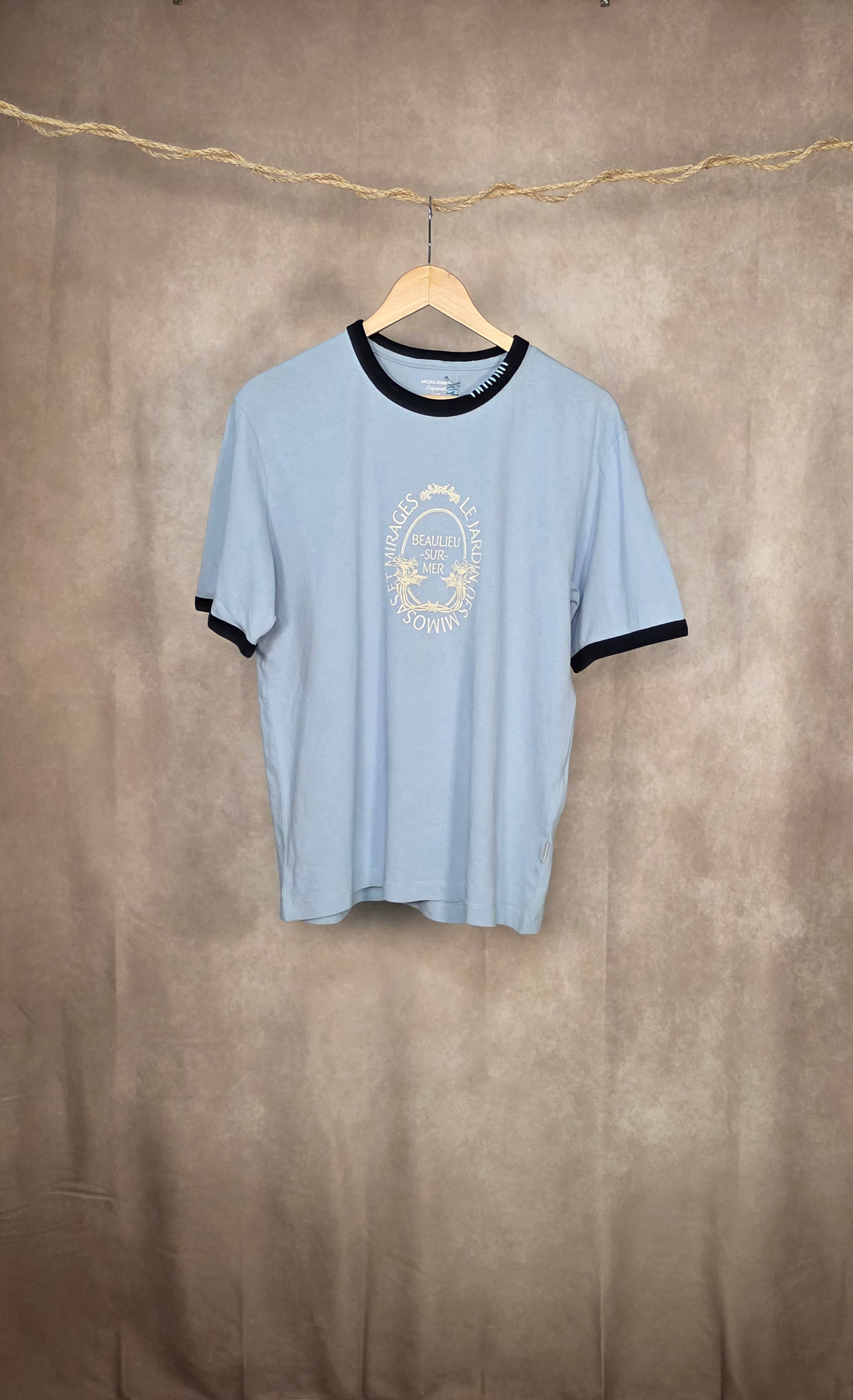 T-shirt di cotone azzurra