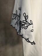 Camicia con ricami floreali