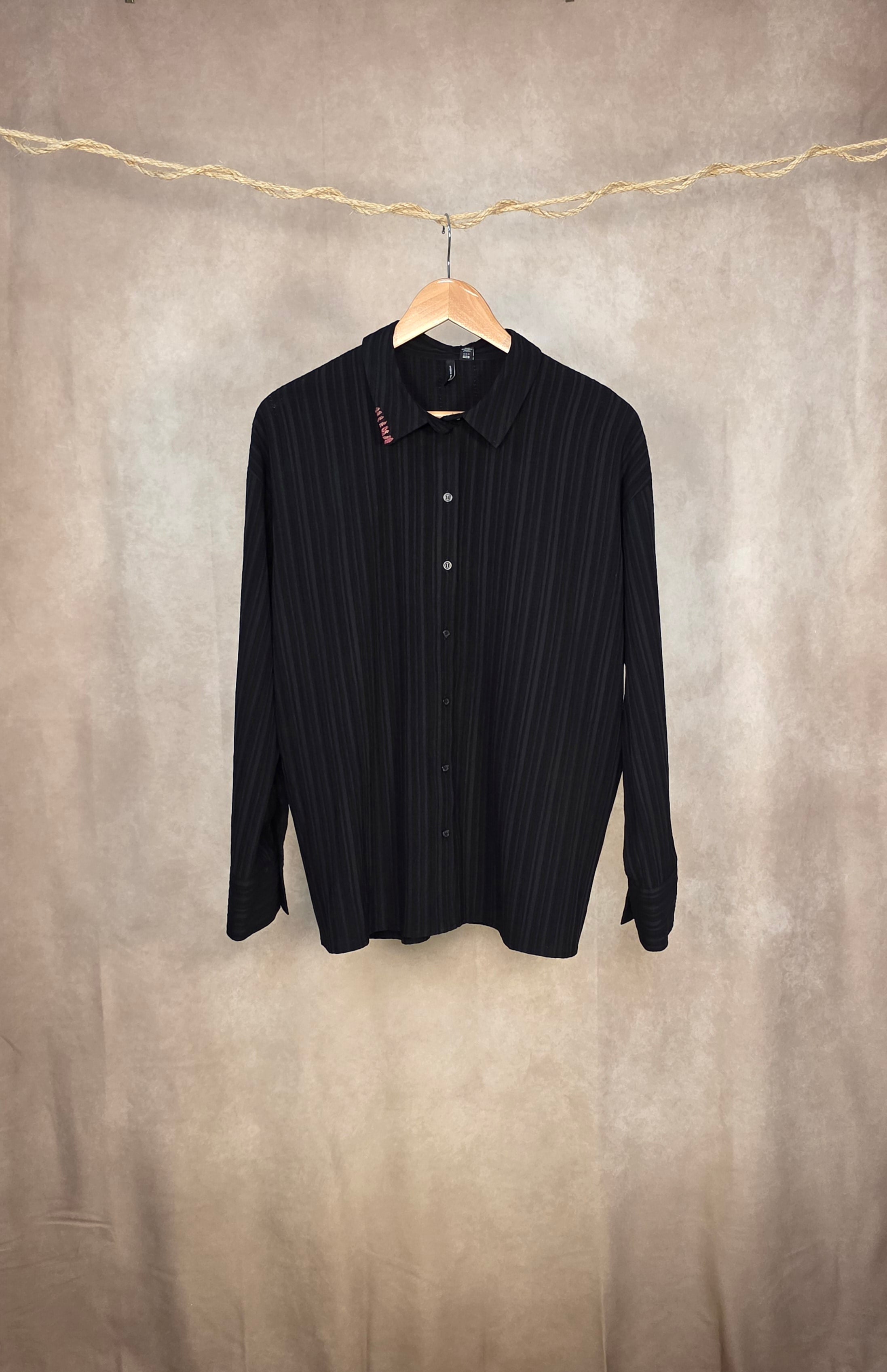 Camicia nera a righe in viscosa