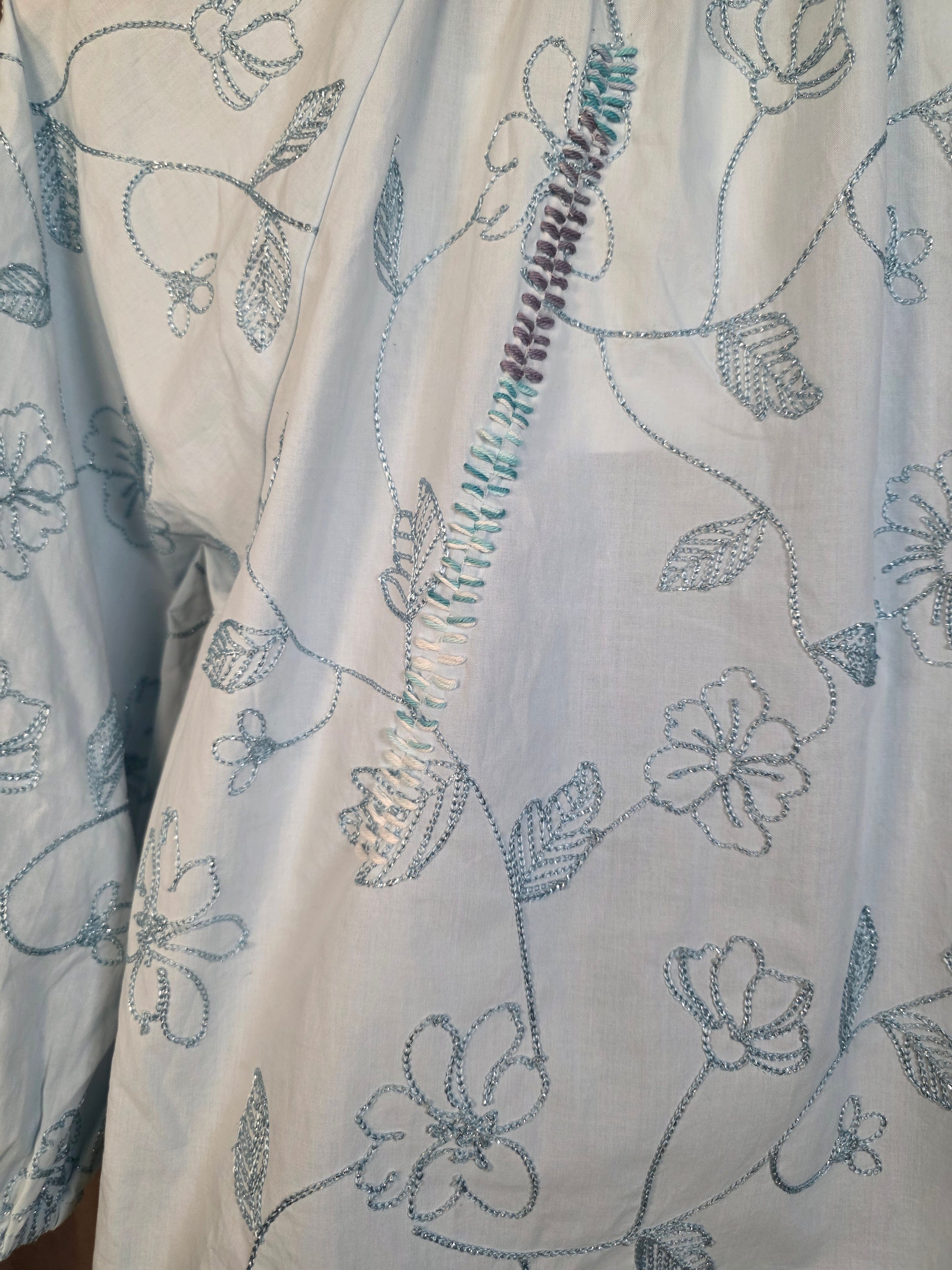 Camicia ricamata floreale