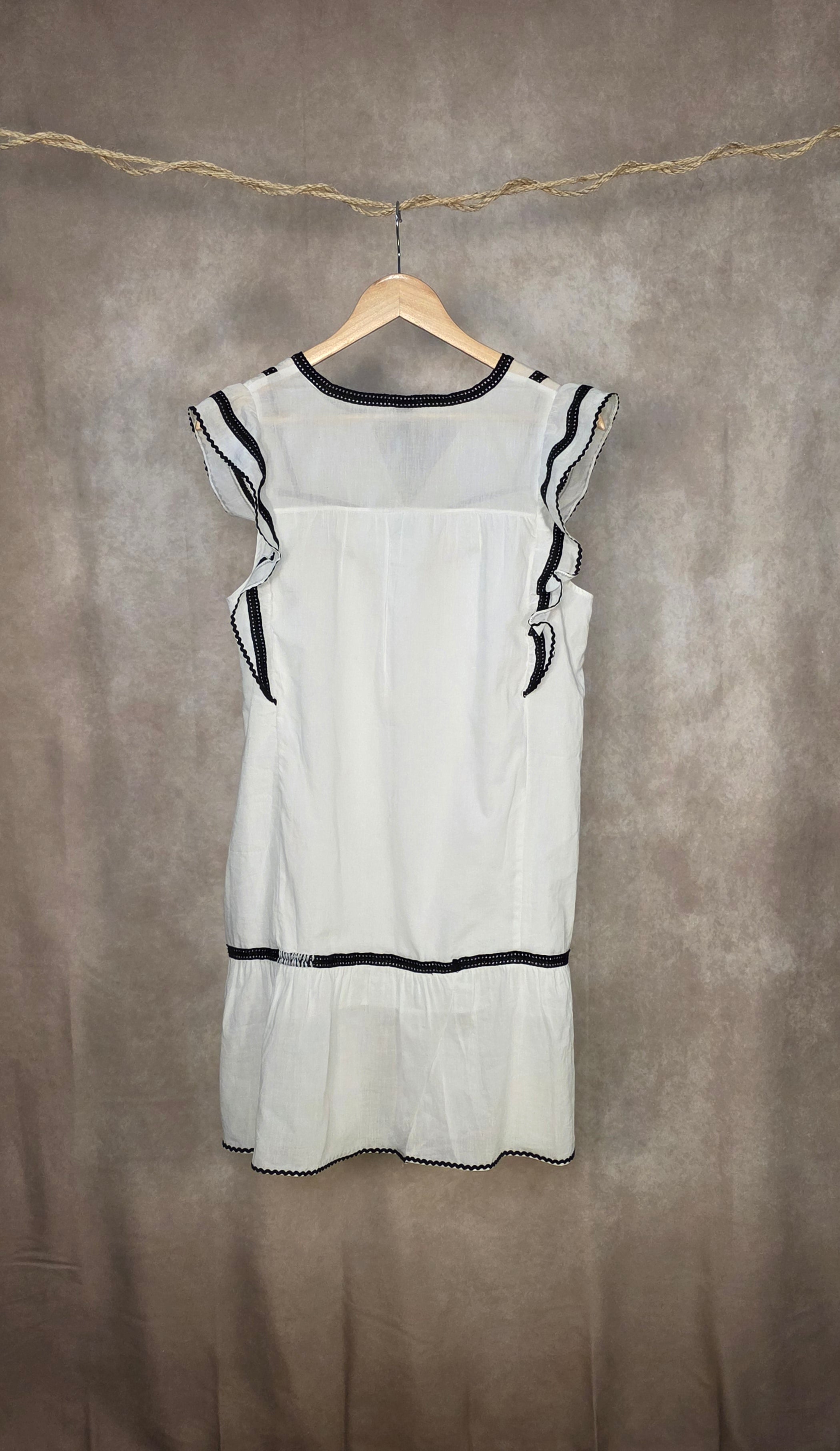 Abito mini boho con ricami a contrasto