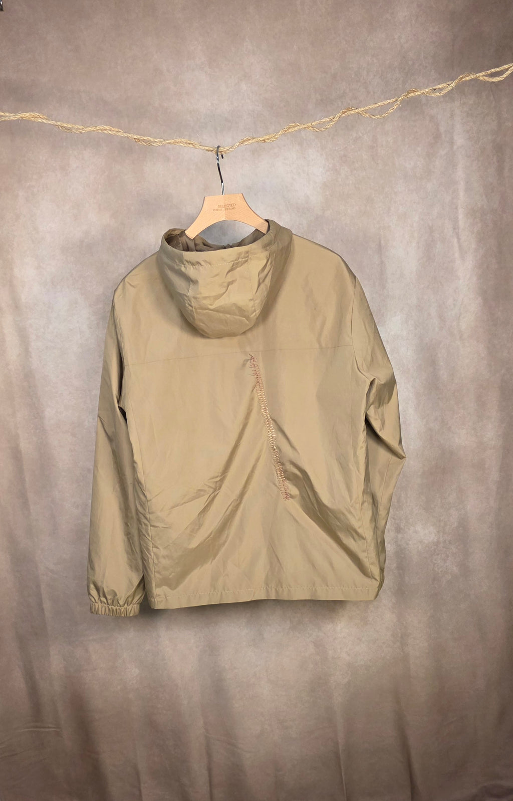 Giacca a vento beige con cappuccio