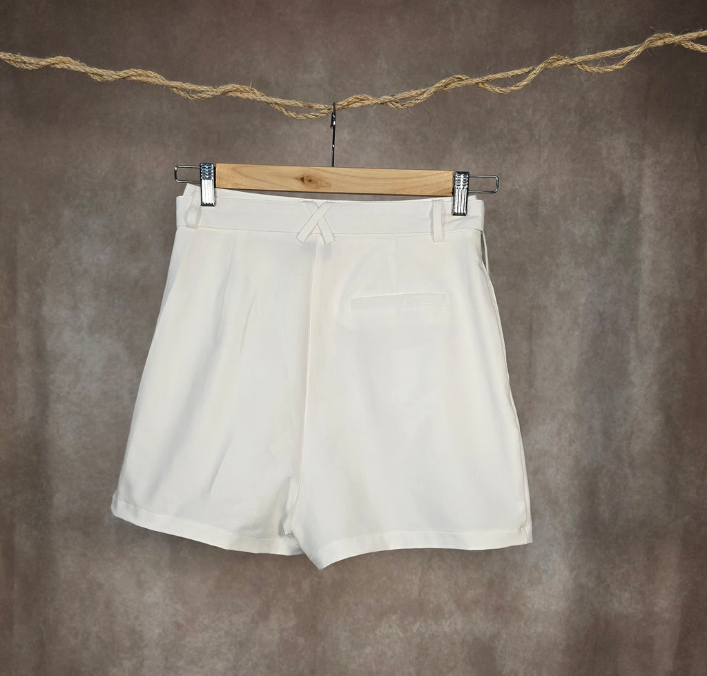 Shorts con fibbia