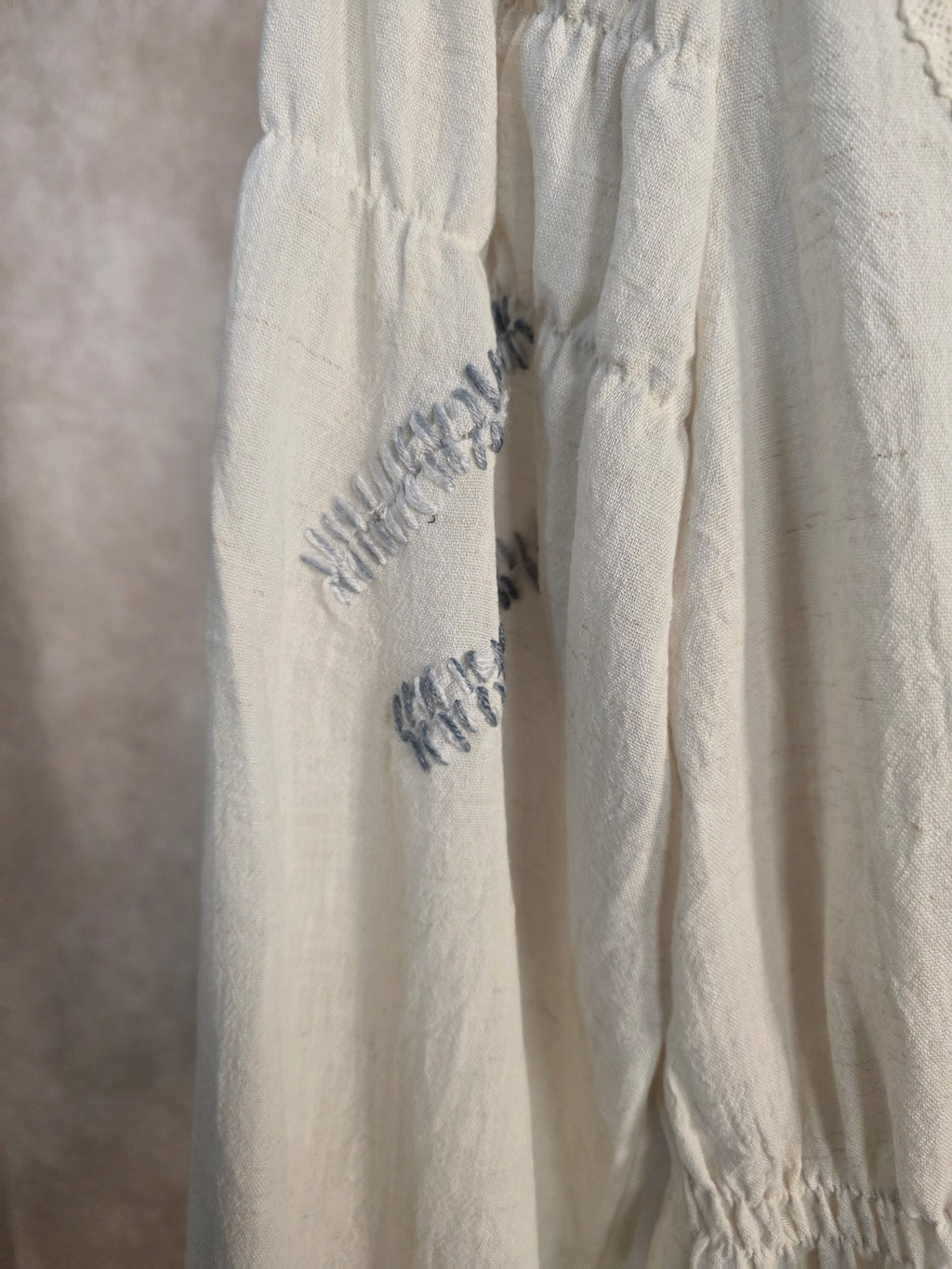Camicia con inserti in pizzo a maniche lunghe