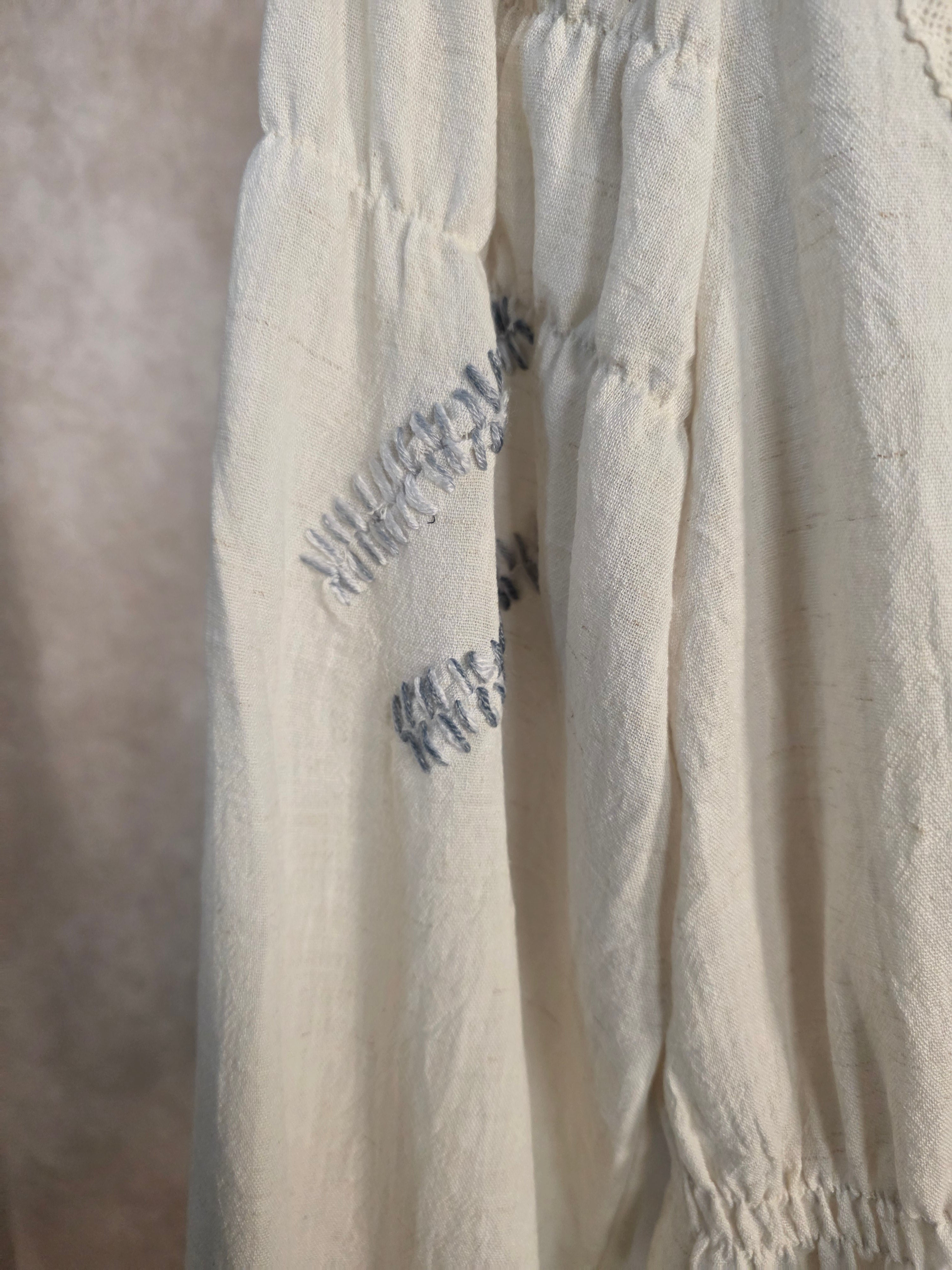 Camicia con inserti in pizzo a maniche lunghe
