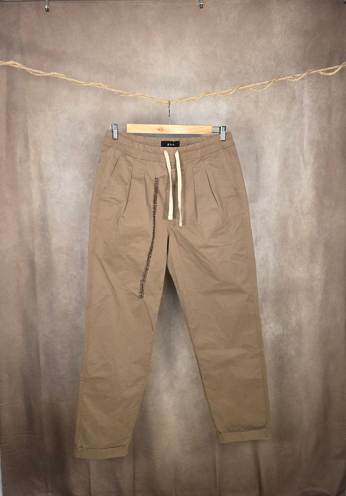 Pantaloni chino con coulisse in vita