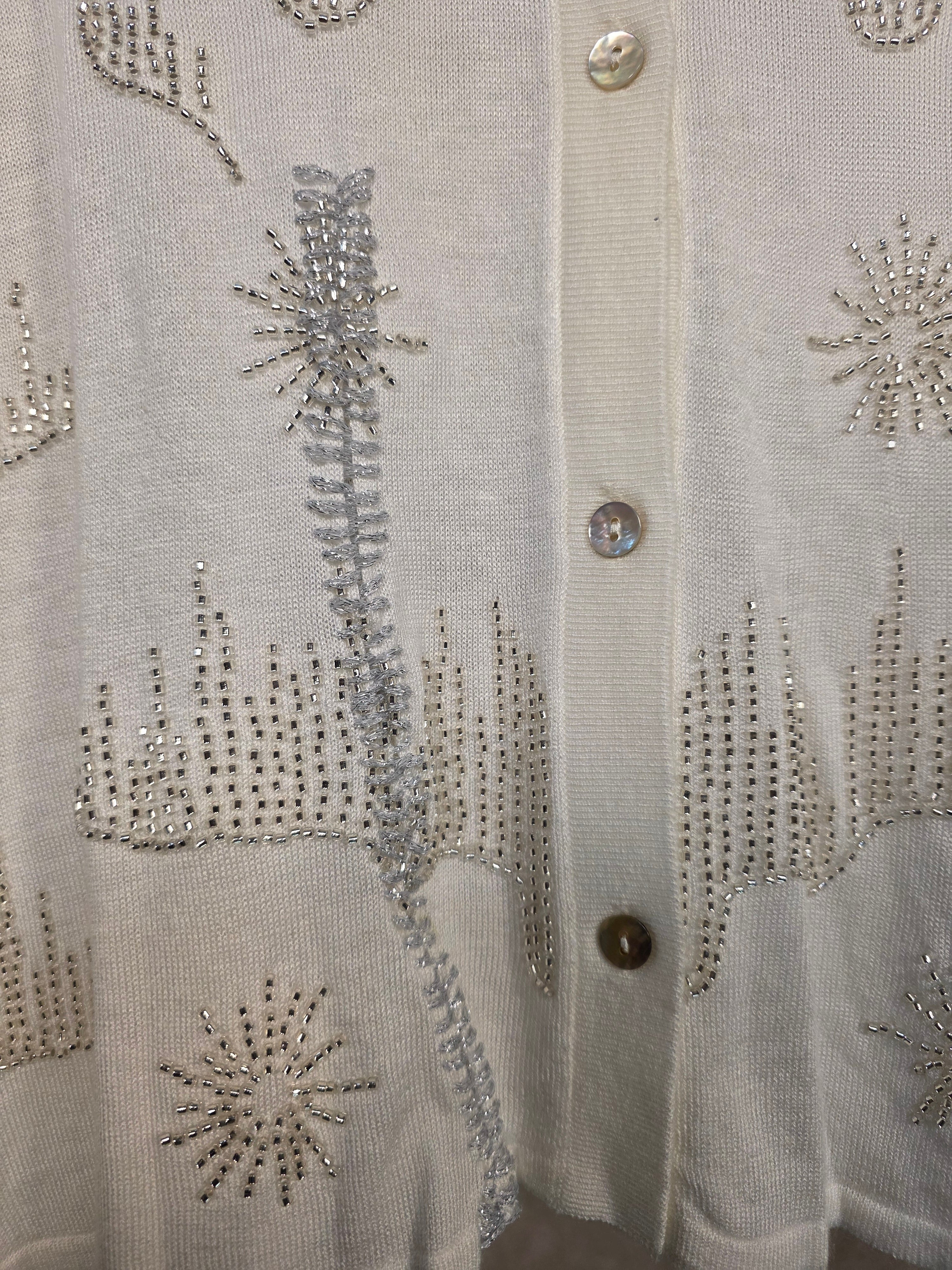 Camicia impreziosita con ricami di perline argentate