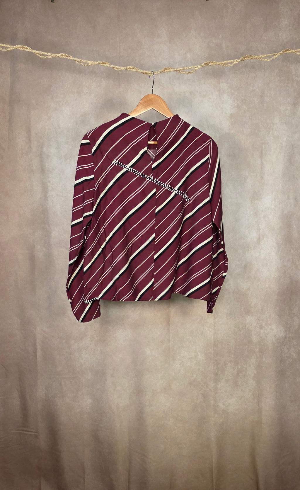 Camicia a righe diagonali bordeaux