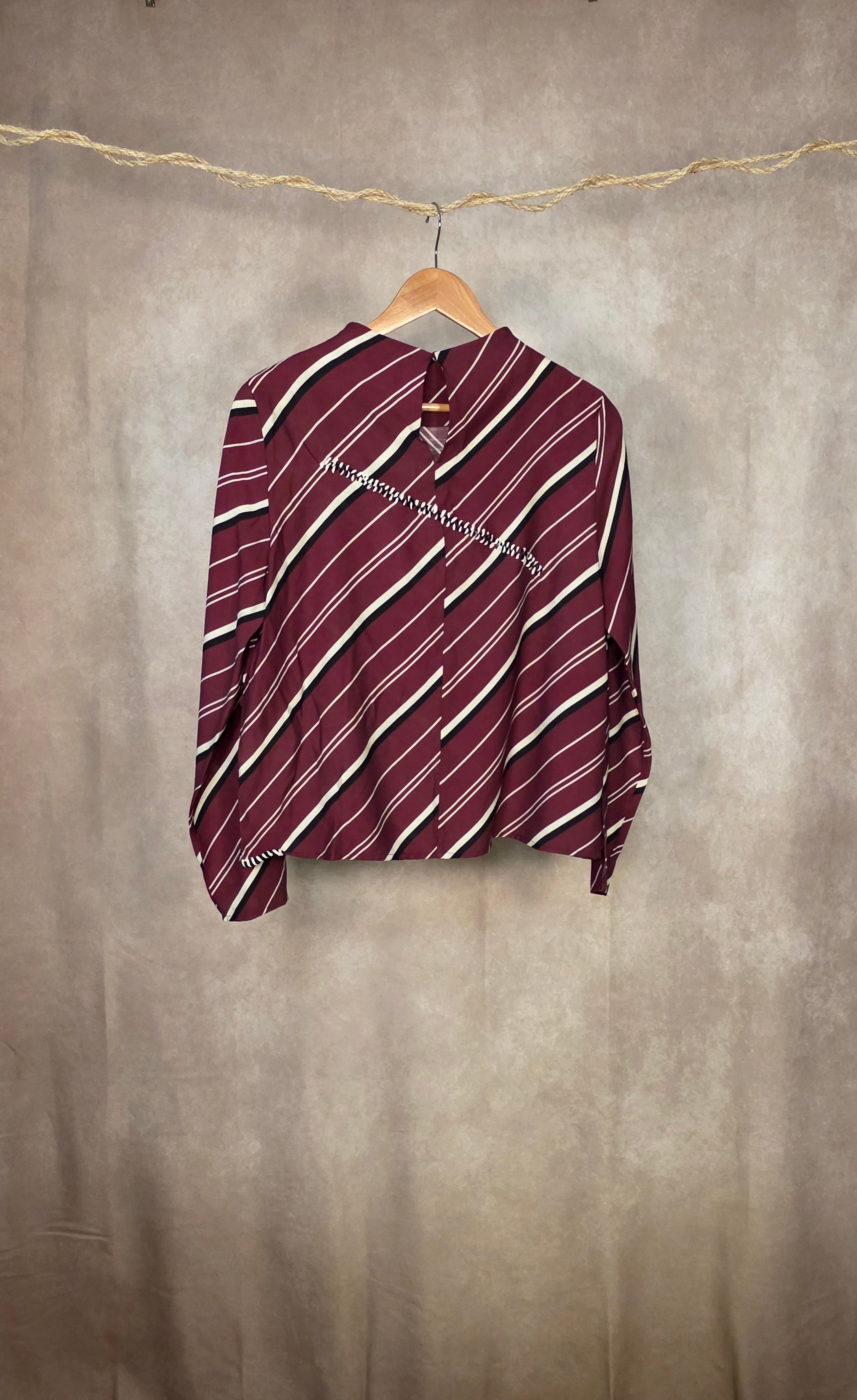 Camicia a righe diagonali bordeaux
