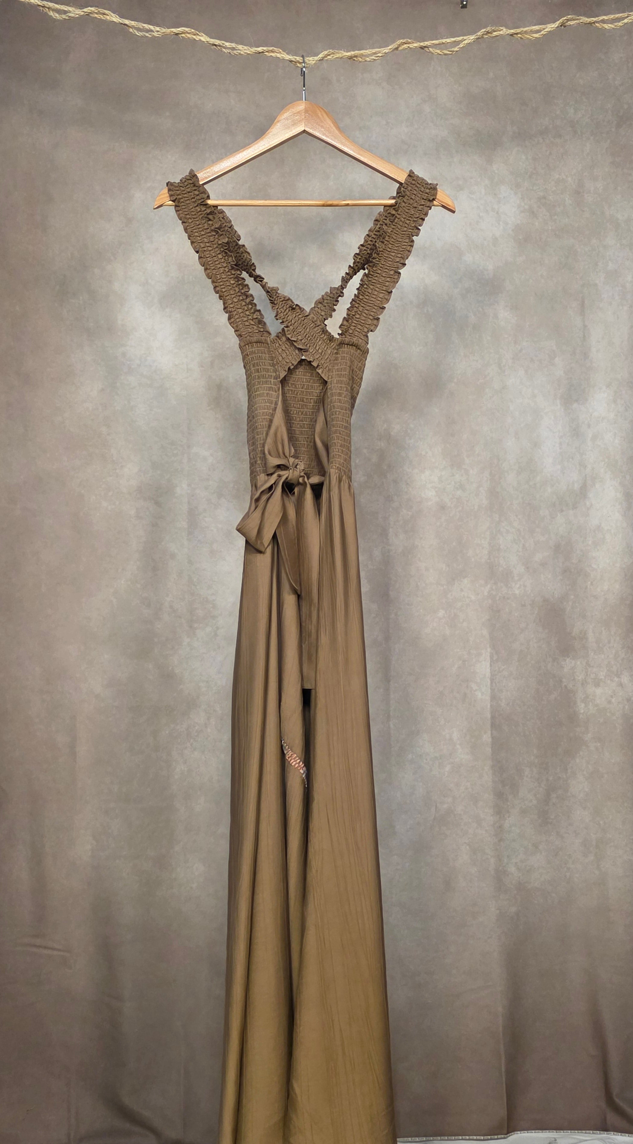 Abito maxi con spalline incrociate