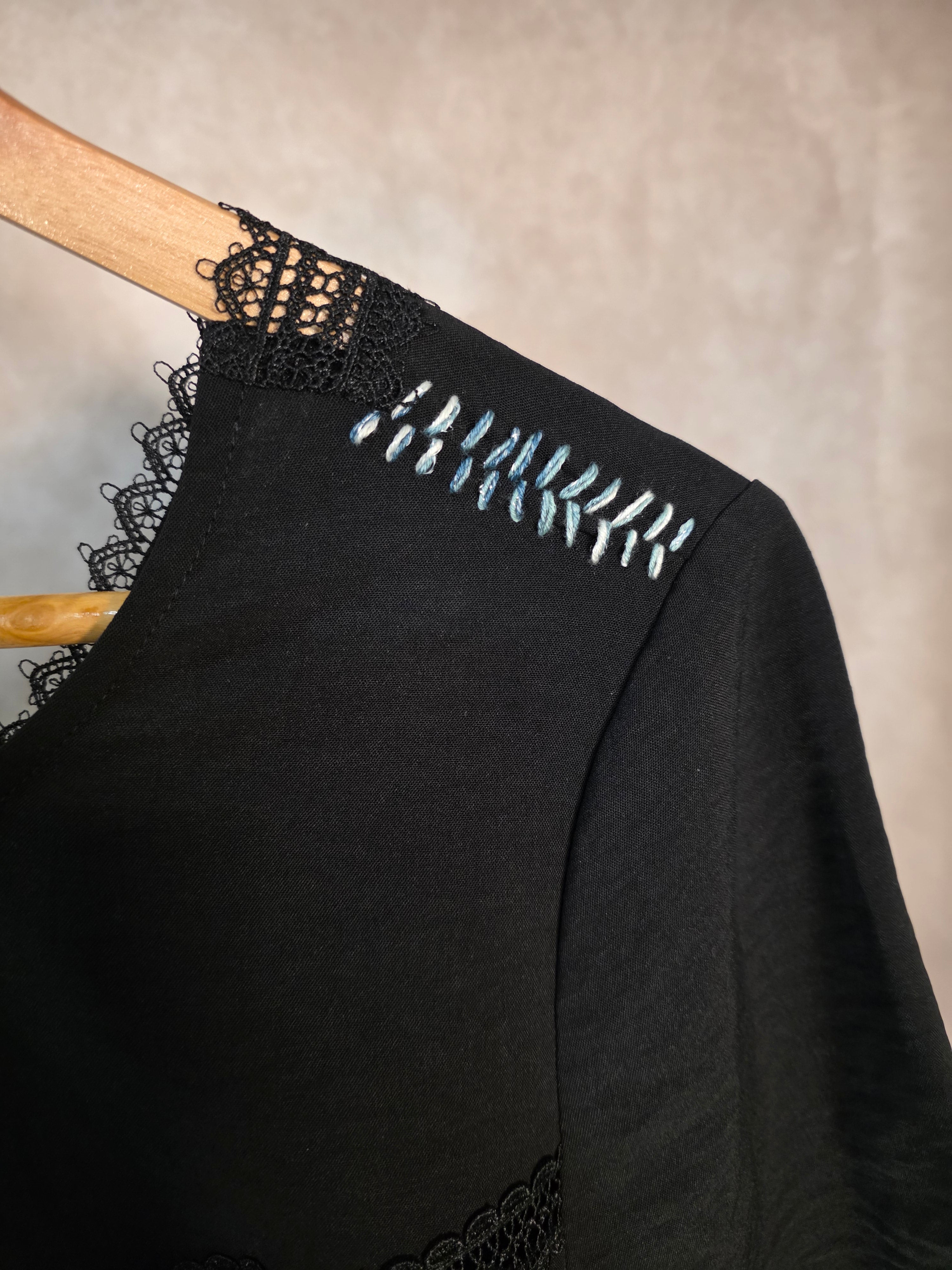 T-Shirt a scollo V in pizzo