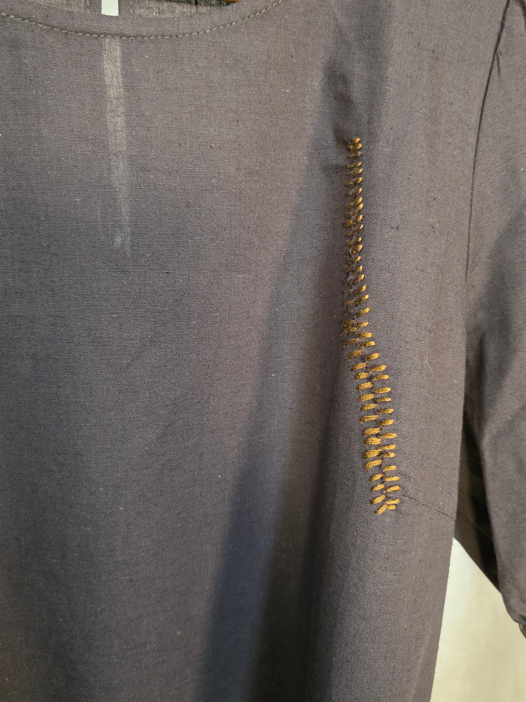 Abito in misto lino con maniche corte a sbuffo