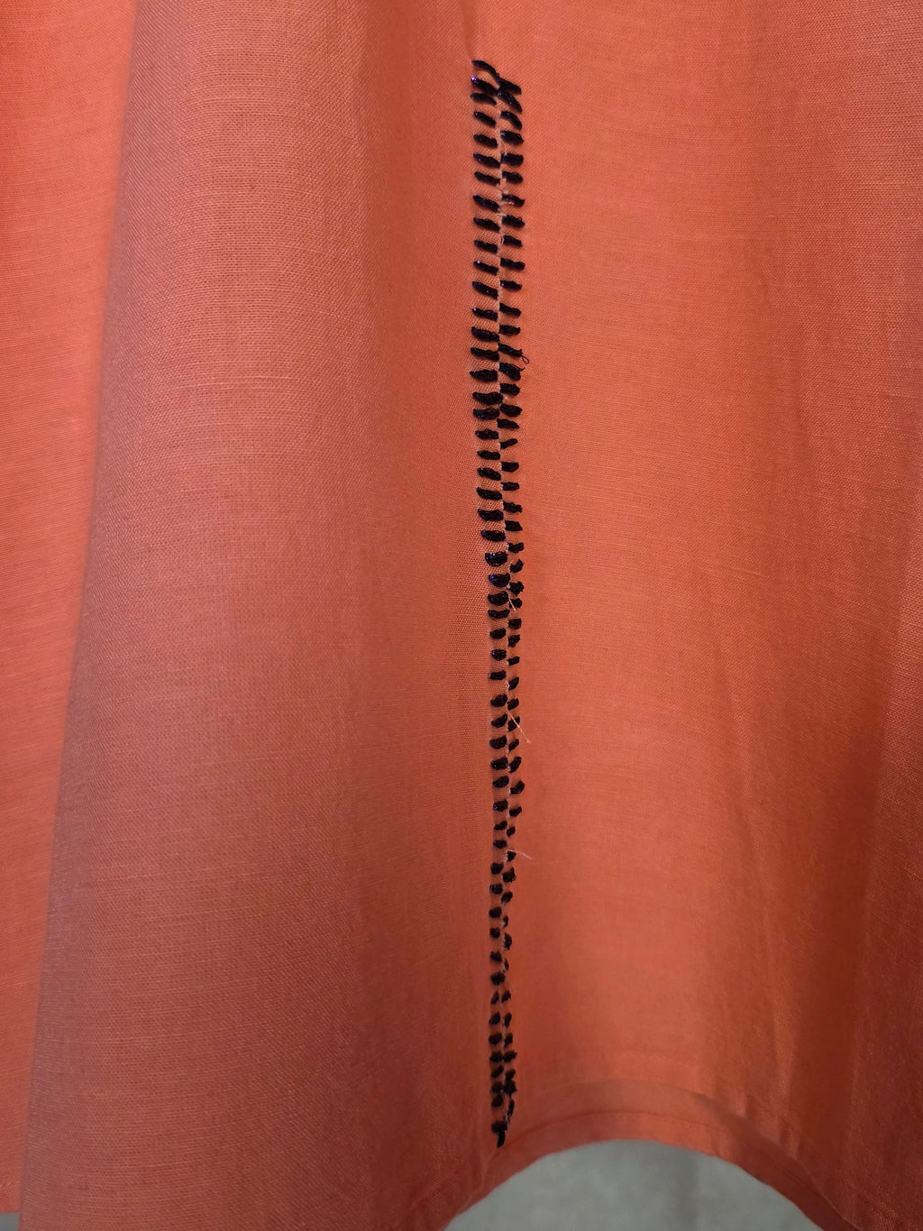 T-shirt con ricamo traforato