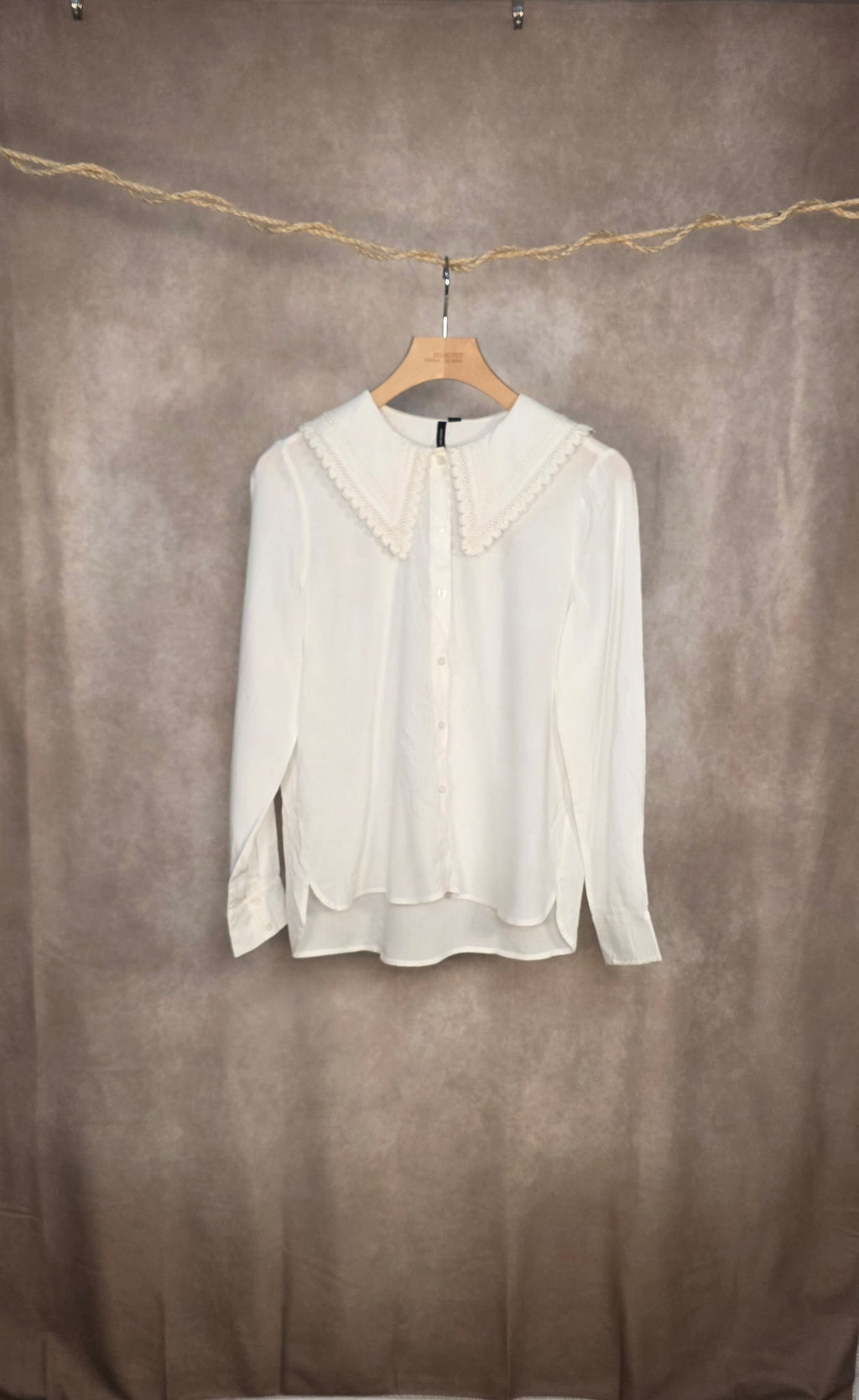 Camicia bianca con finiture in pizzo