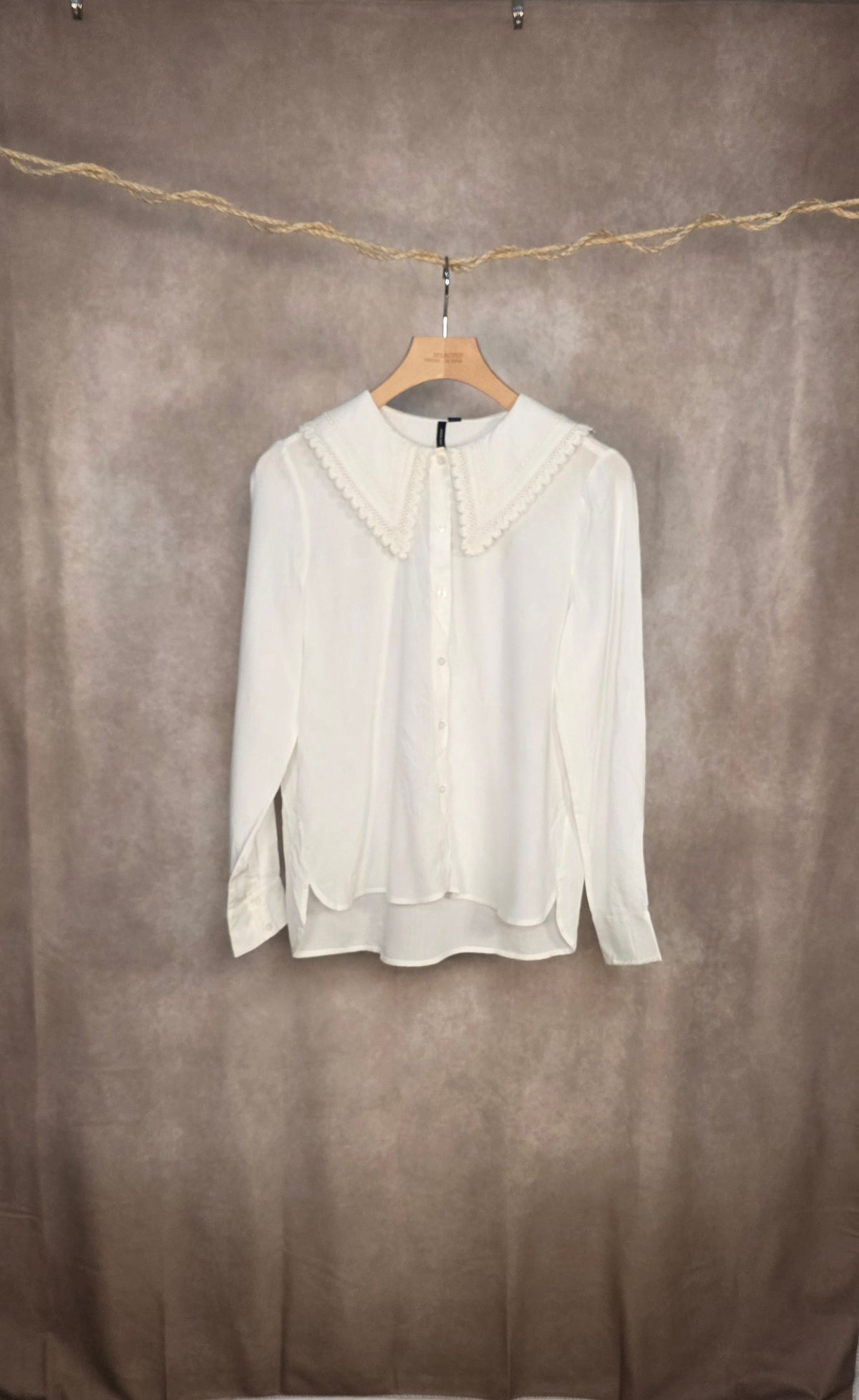 Camicia bianca con finiture in pizzo