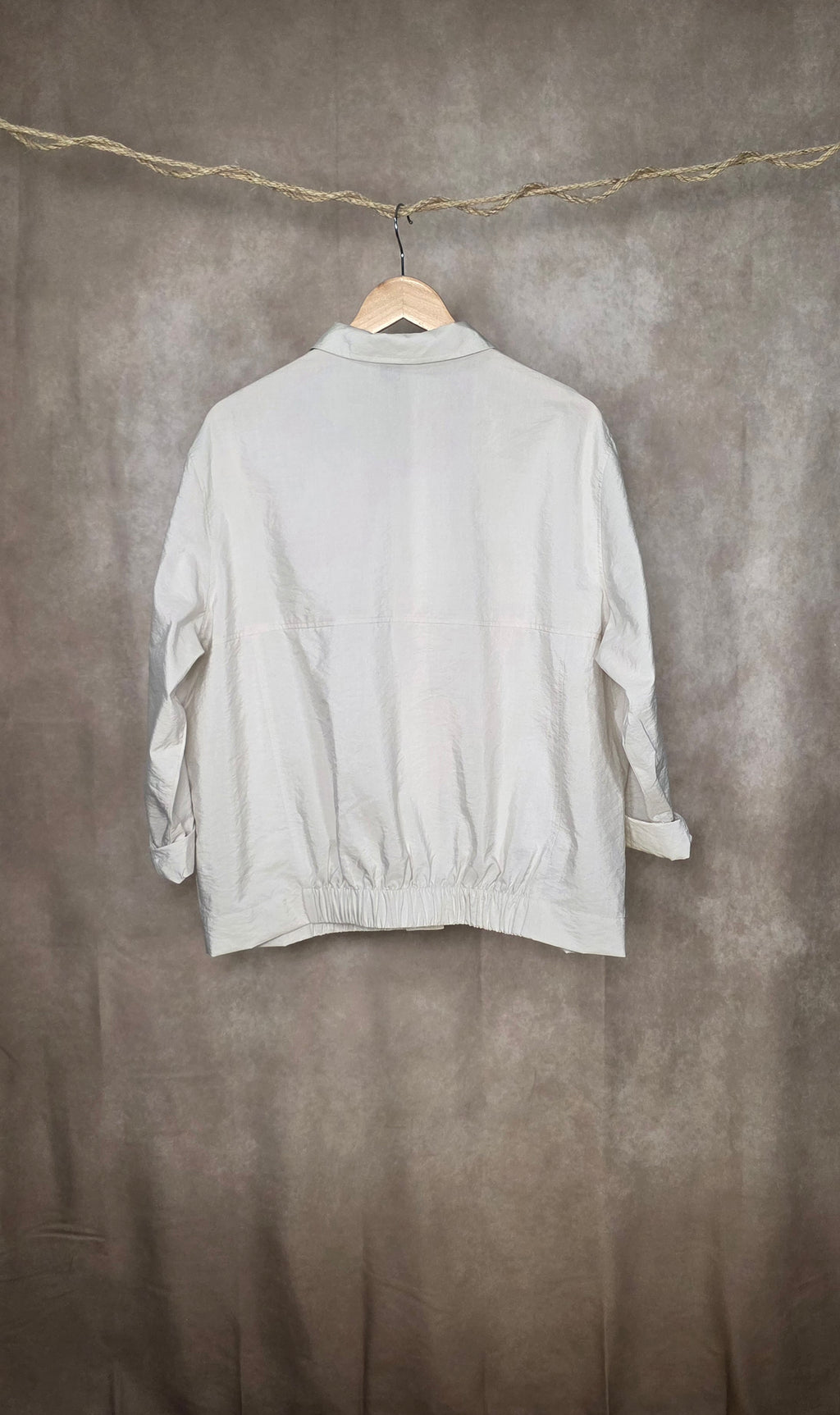 Giacca bomber leggera con maniche risvoltabili