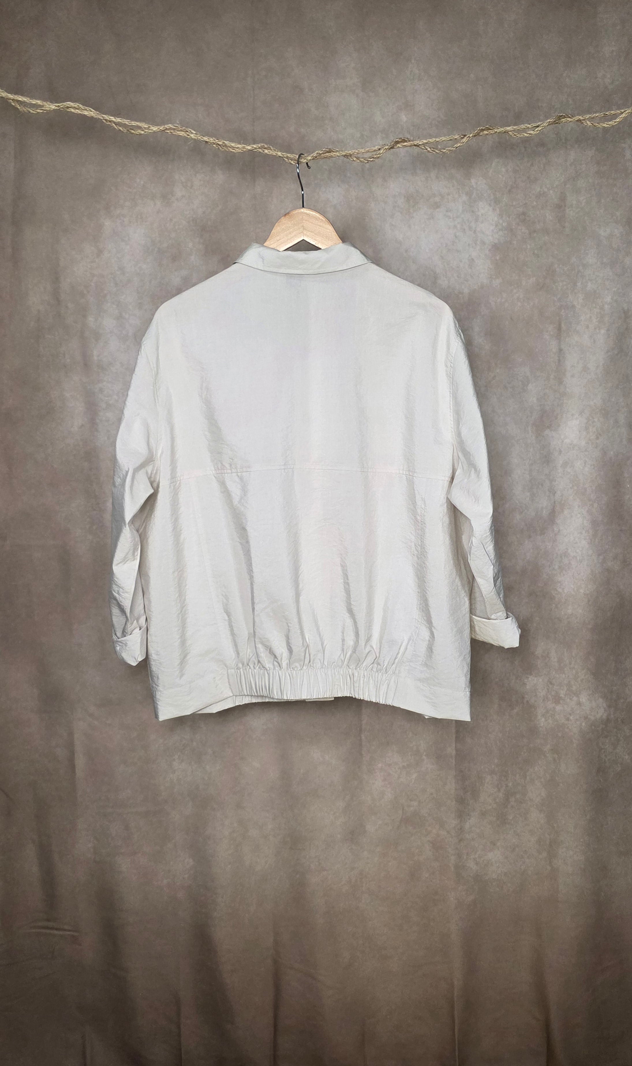 Giacca bomber leggera con maniche risvoltabili