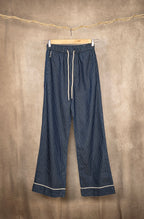 Pantaloni ampi a righe con elastico in vita