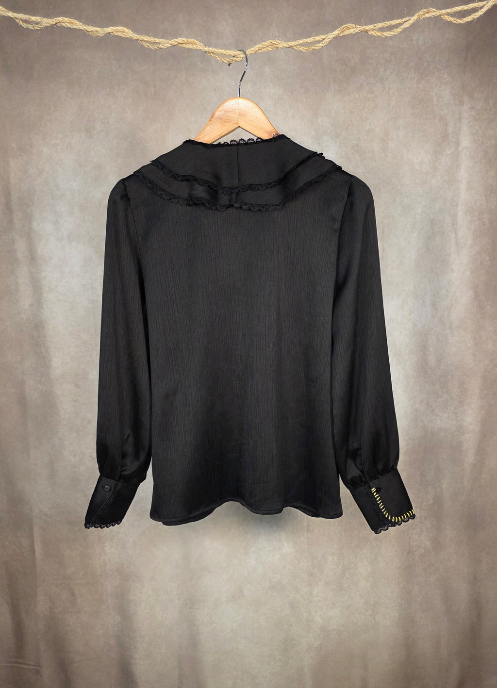 Camicia con colletto a ruches