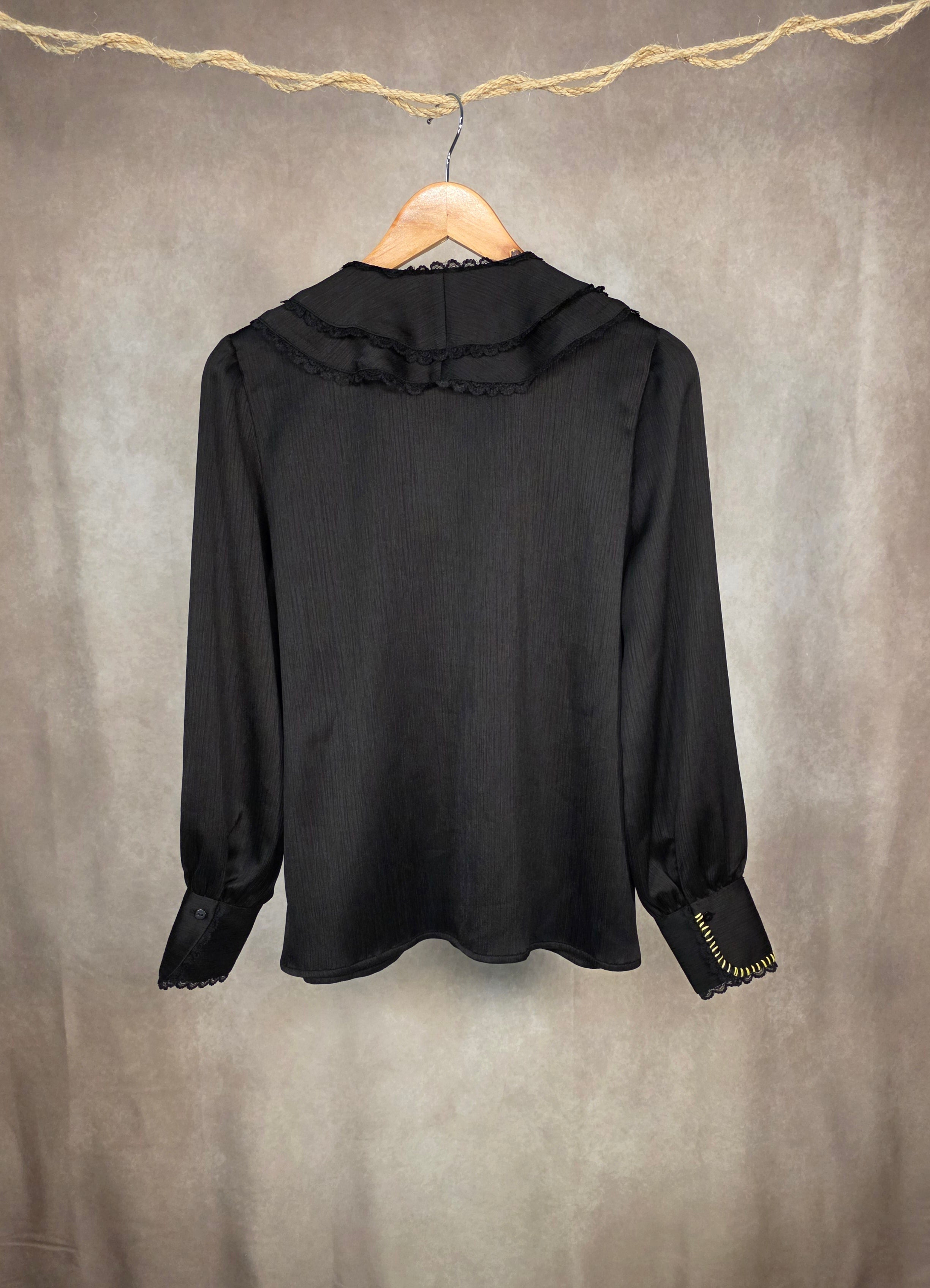 Camicia con colletto a ruches