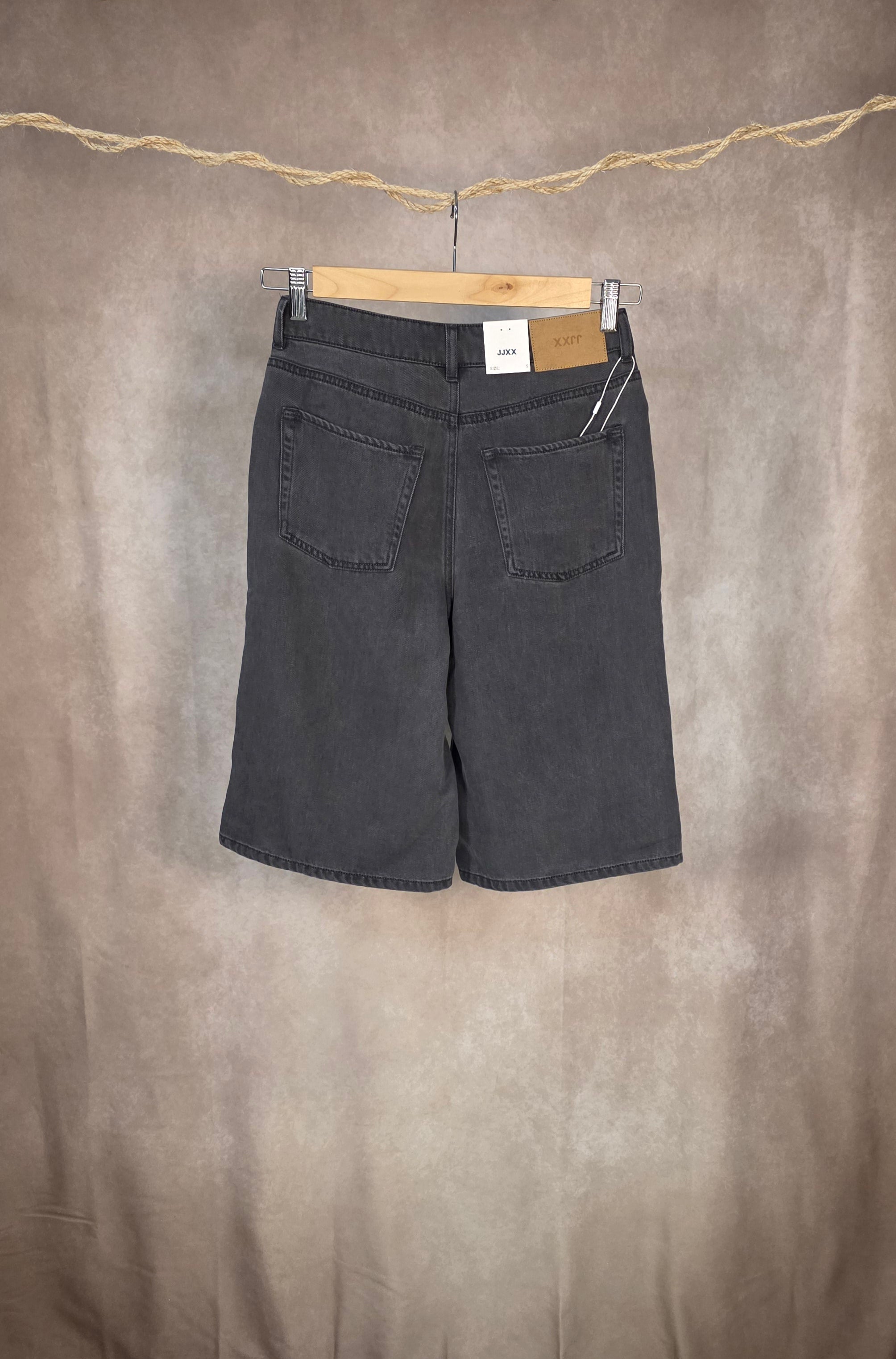 Bermuda in denim wide leg fit