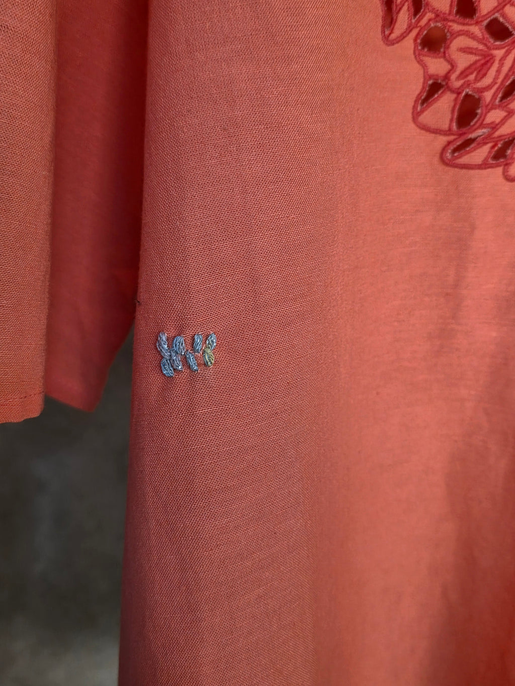 Camicia con ricamo in sangallo