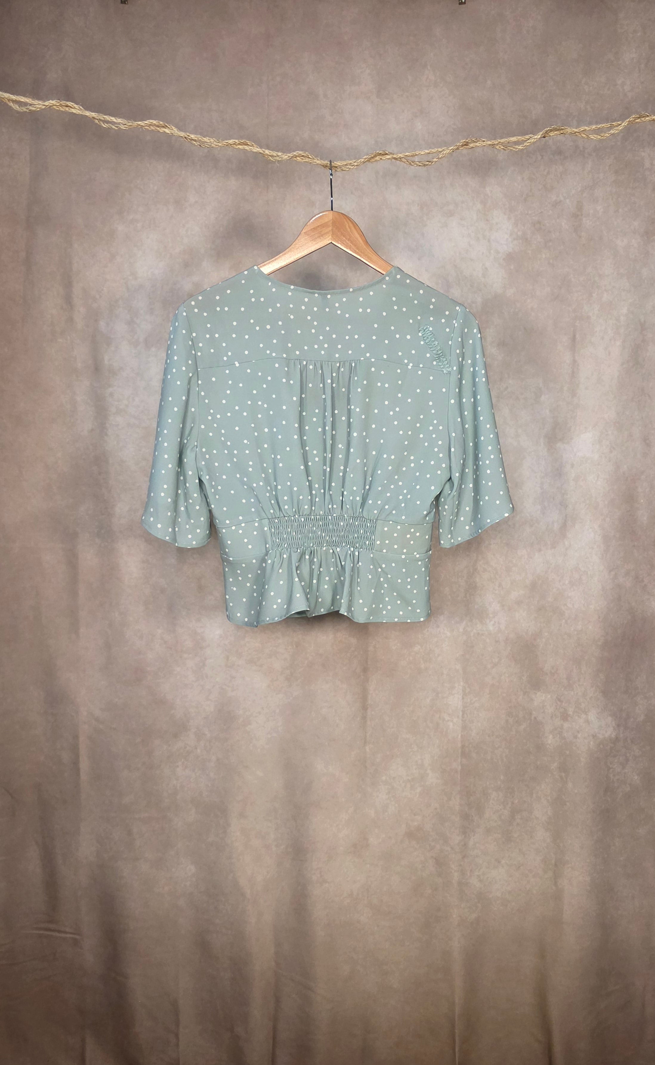 Camicia verde pastello a pois bianchi