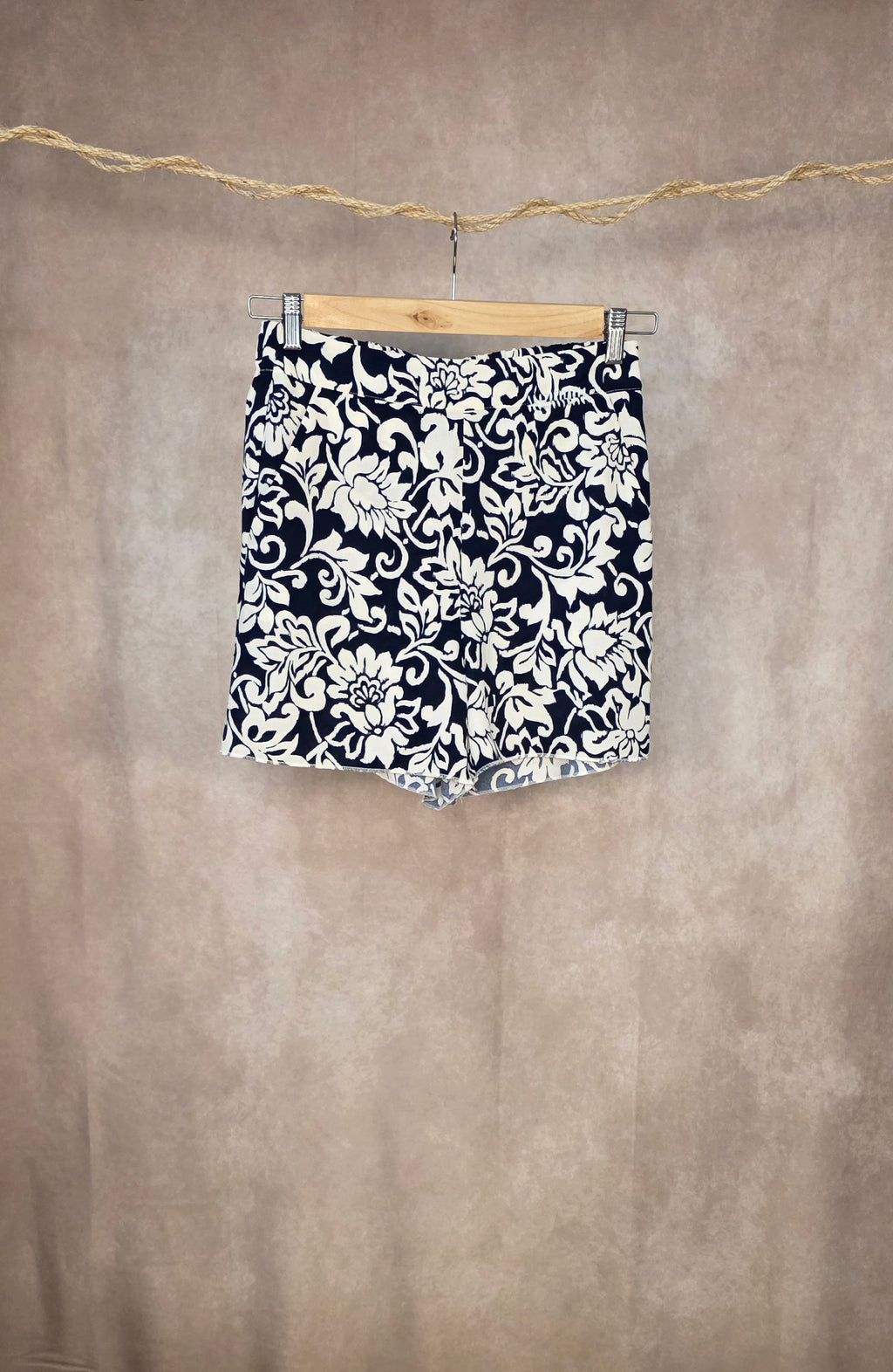 Shorts con stampa fiori e vita elastica