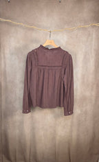 Camicia con ricami traforati e volant