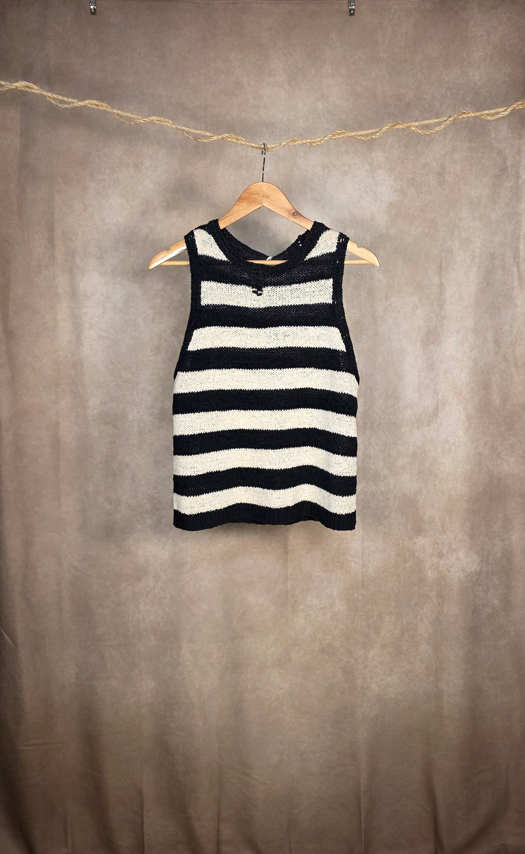 Top smanicato in maglia