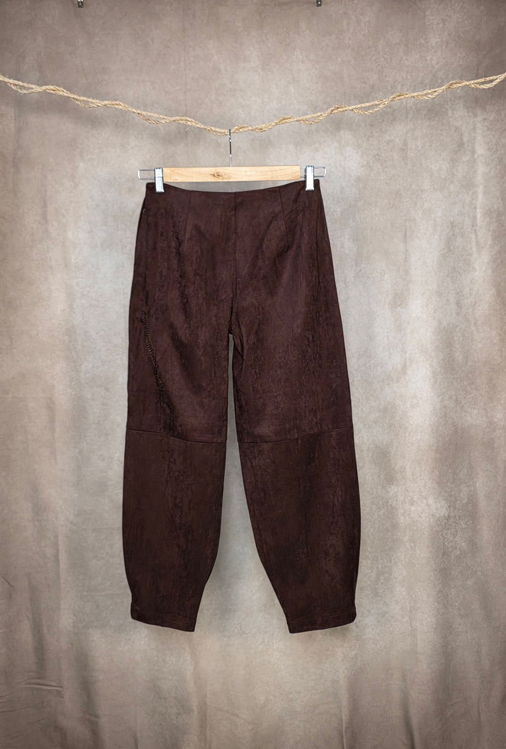Pantaloni in camoscio barrel fit