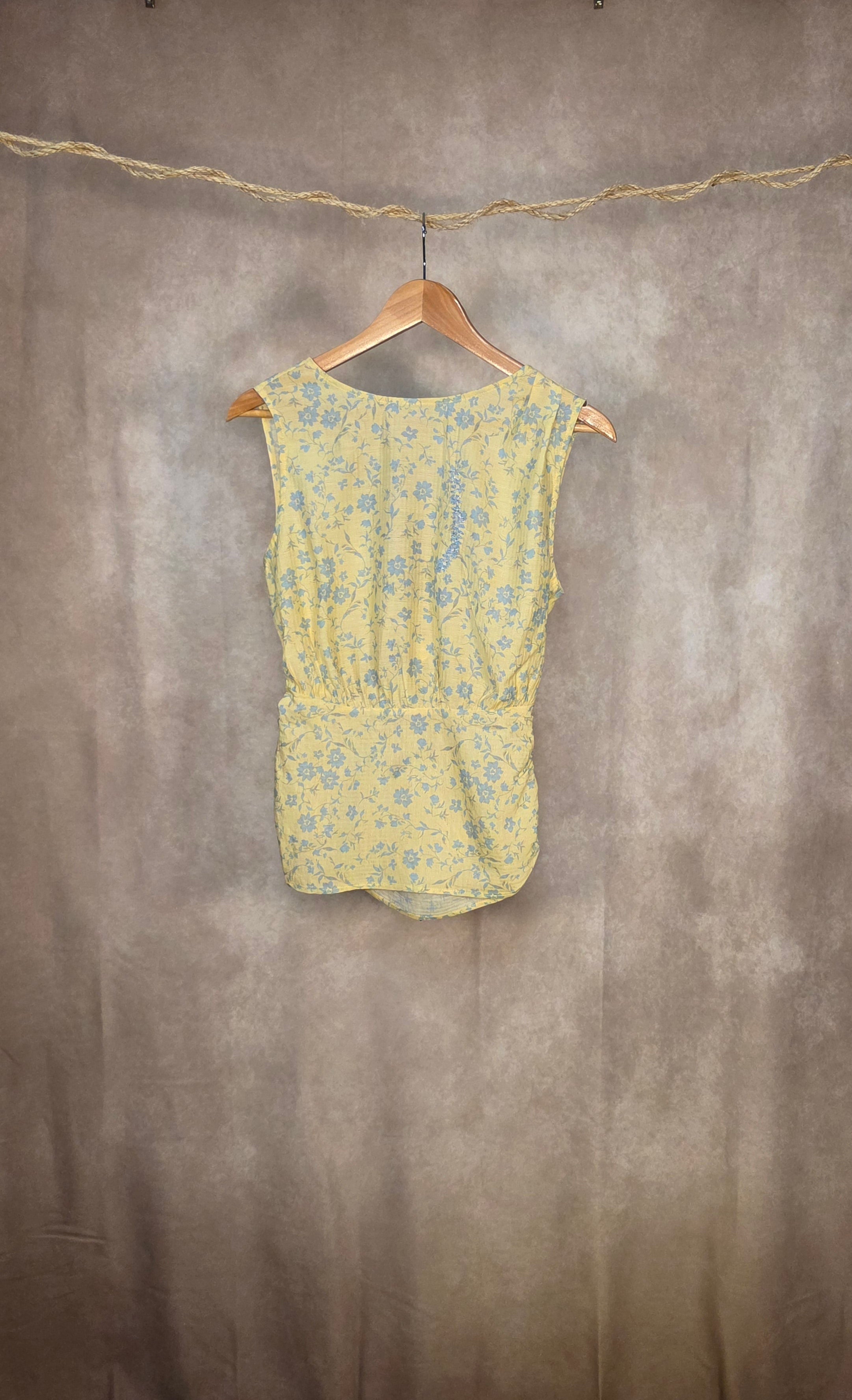 Top schiena scoperta con fiocco sul retro