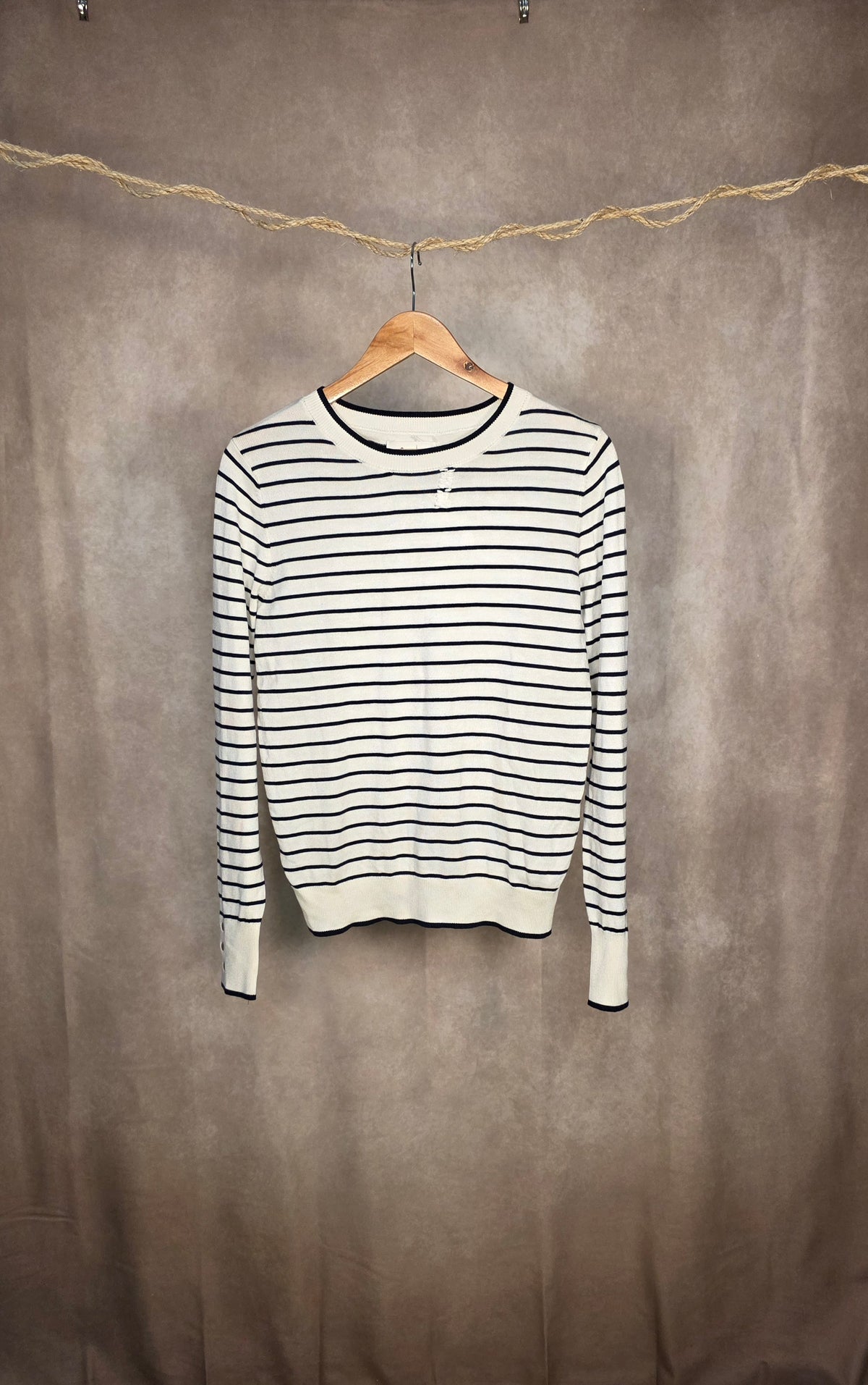 Maglia a righe con scollo rotondo