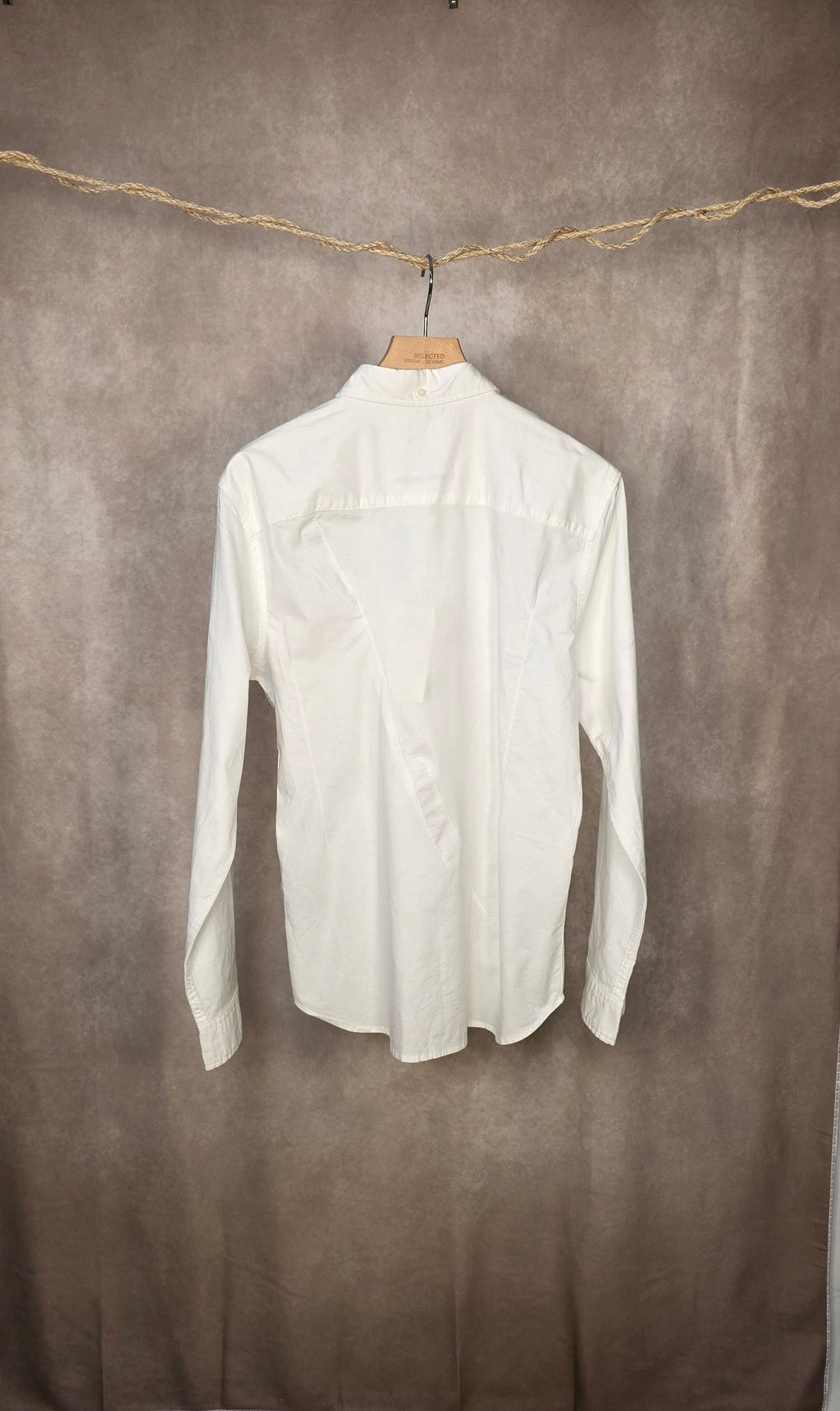 Camicia bianca a maniche lunghe