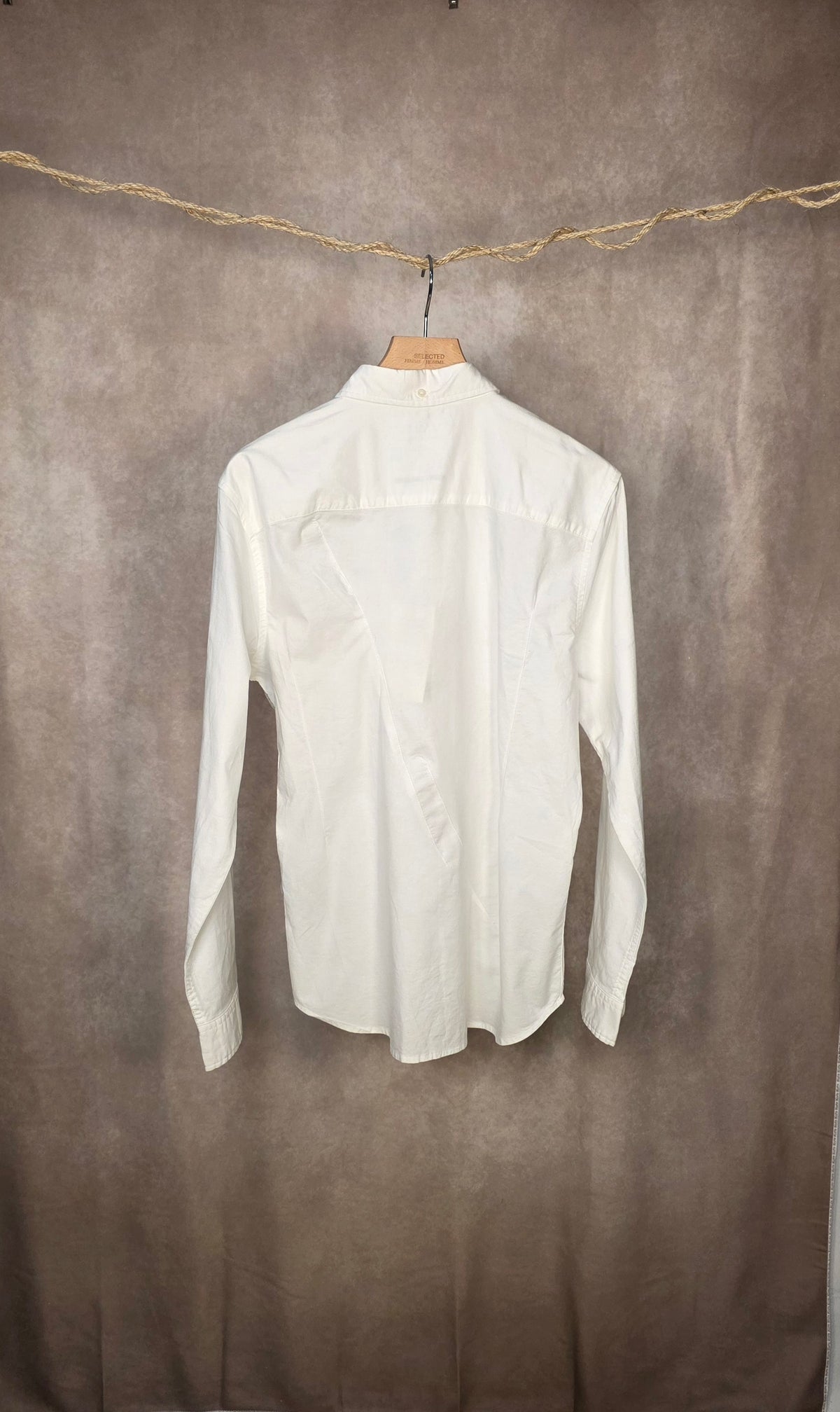 Camicia bianca a maniche lunghe
