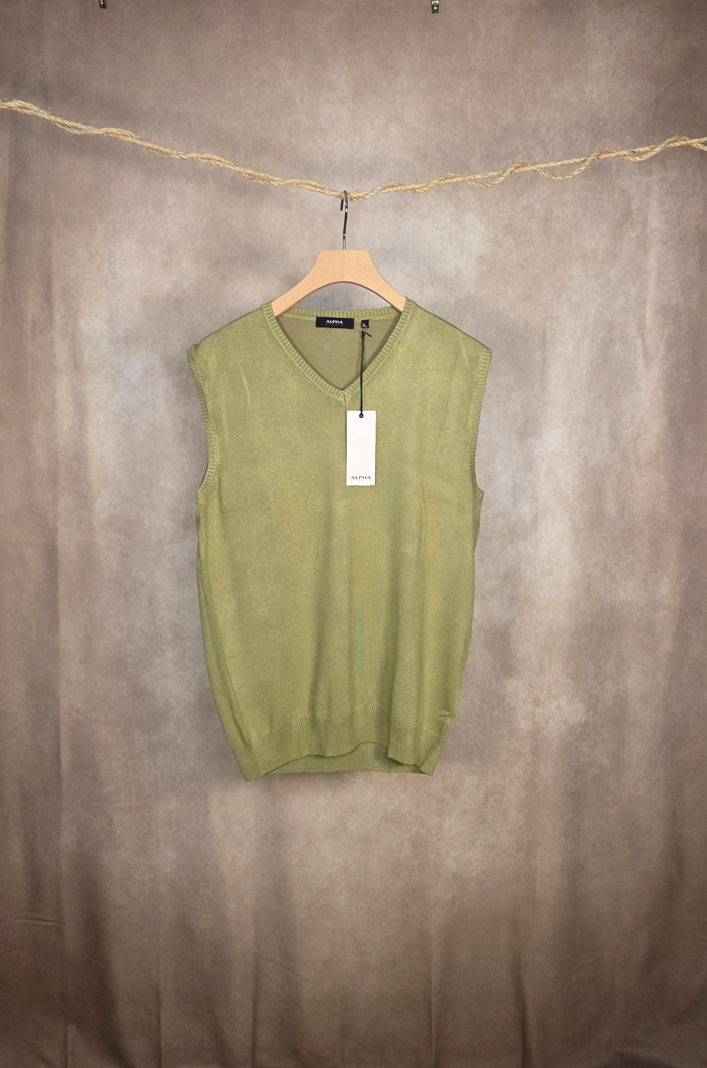 Gilet con scollo a V di Alpha Studio