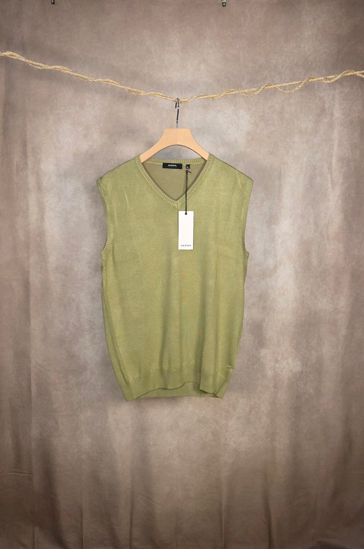 Gilet con scollo a V di Alpha Studio