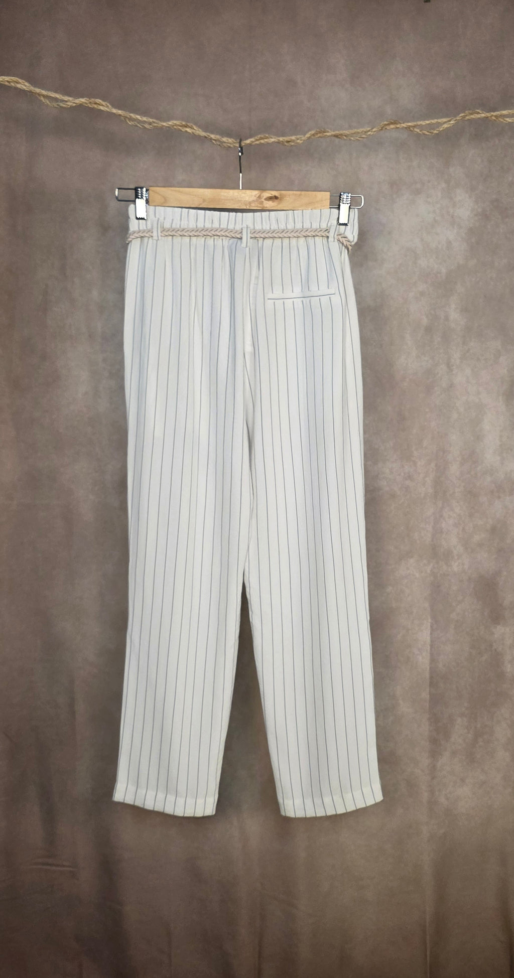Pantaloni gessati con cinturino