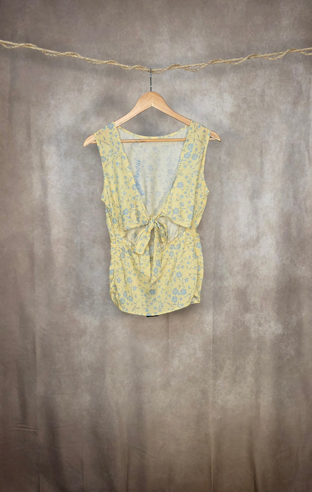 Top schiena scoperta con fiocco sul retro