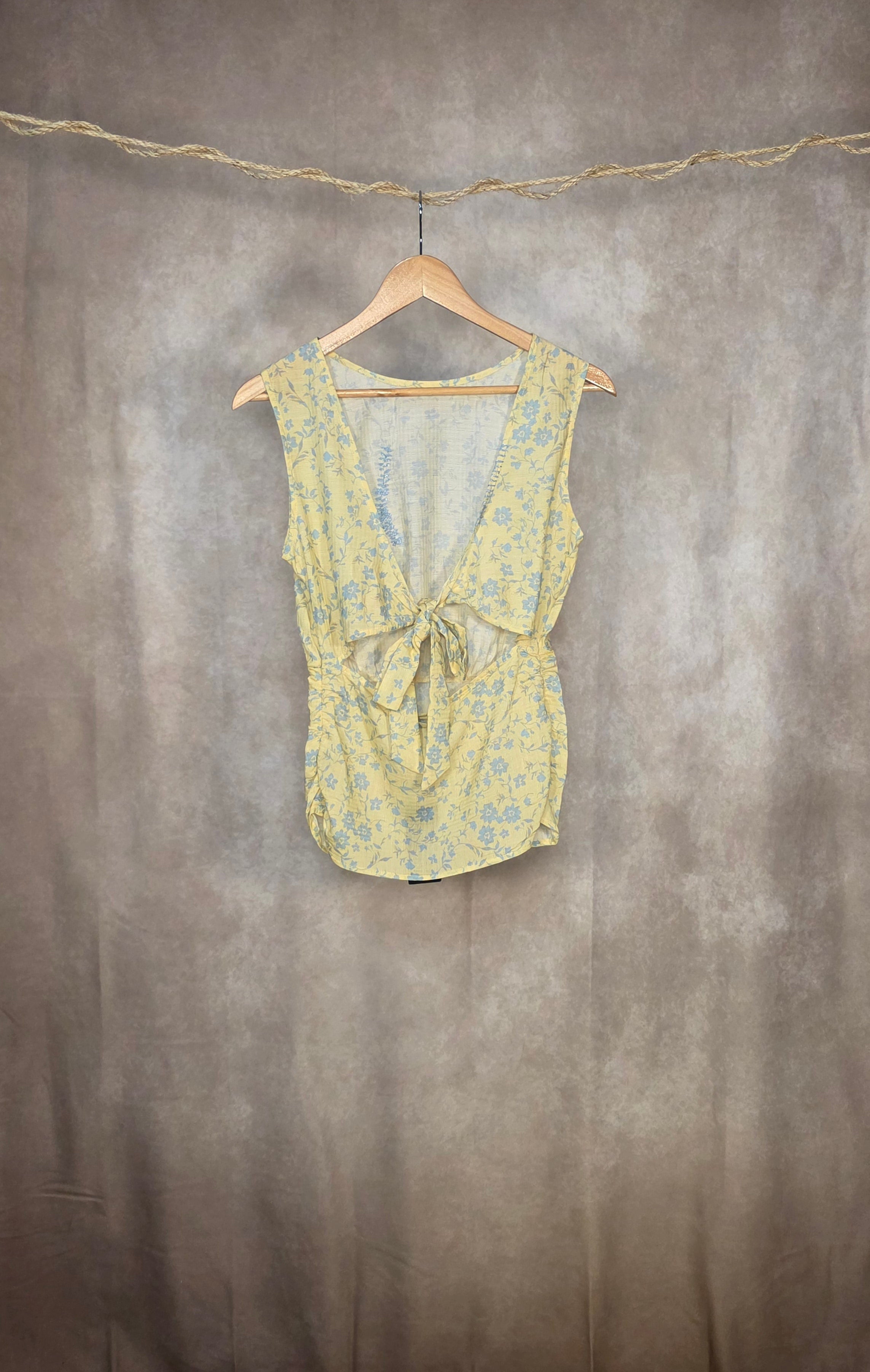 Top schiena scoperta con fiocco sul retro