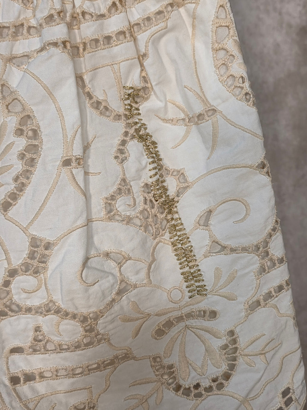 Pantaloncini con ricamo in sangallo