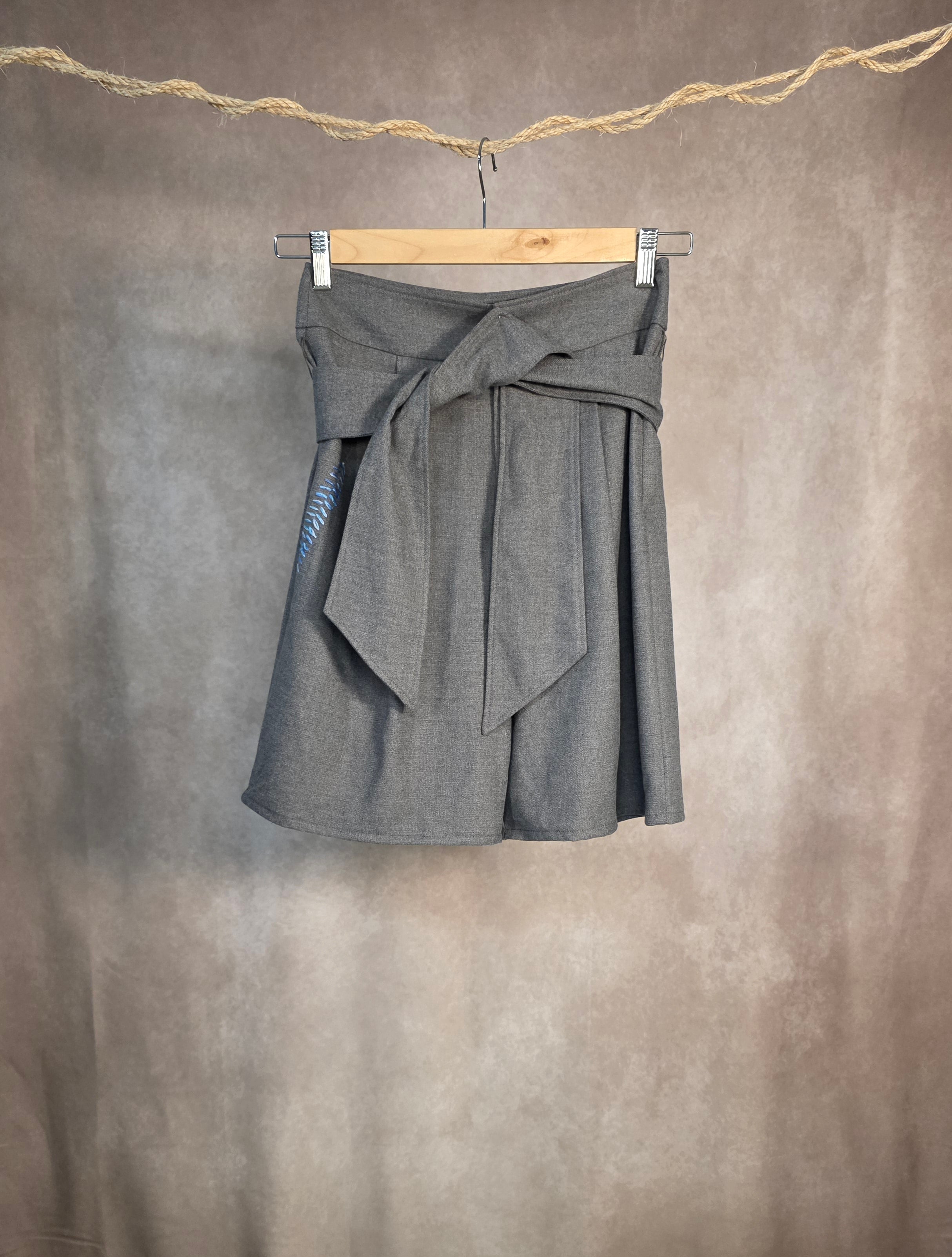 Gonna pantalone vita alta con cinturino